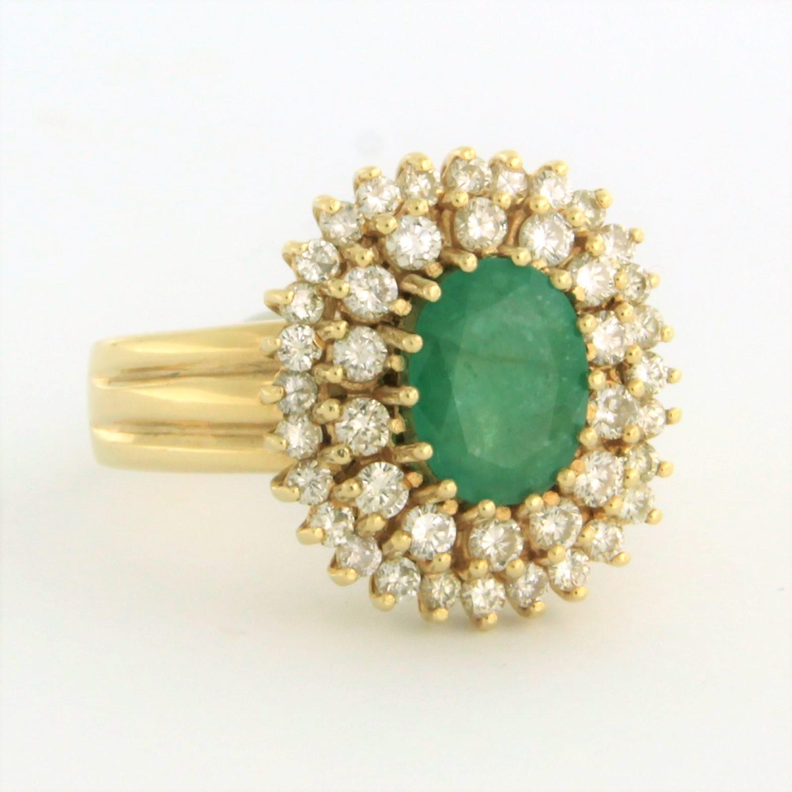 Modern Cluster Ring with emerald and diamonds 14k yellow gold For Sale