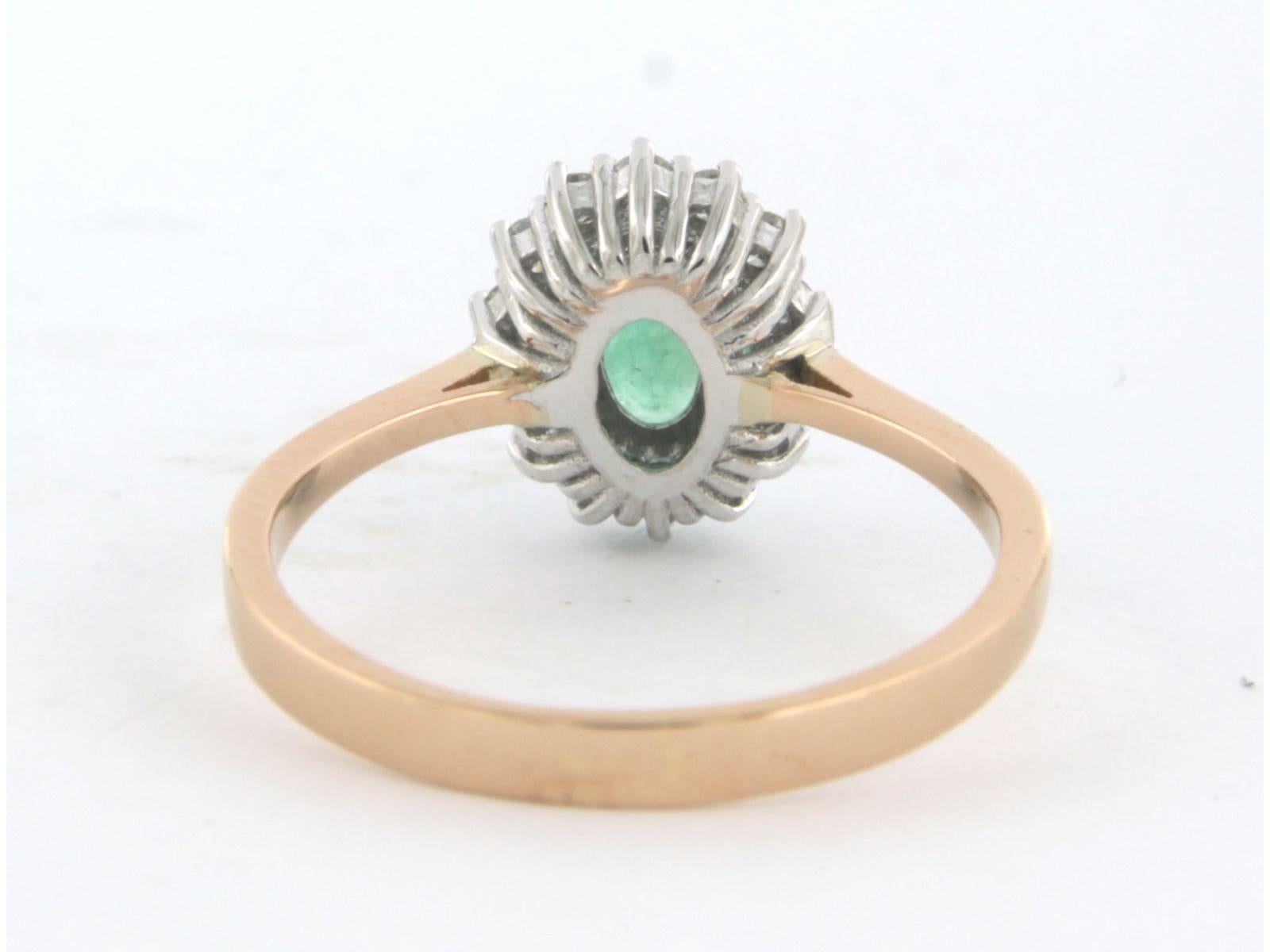 Cluster Ring with emerald and diamonds 18k bicolour gold  In New Condition For Sale In The Hague, ZH