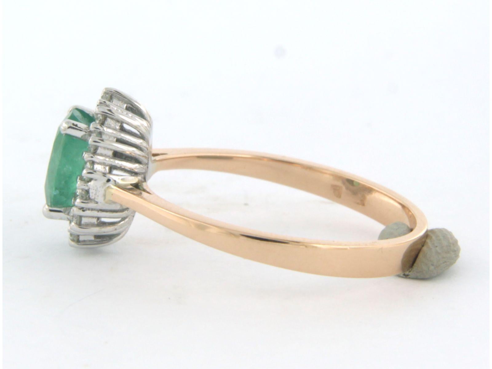 Cluster Ring with emerald and diamonds 18k bicolour gold  For Sale 1