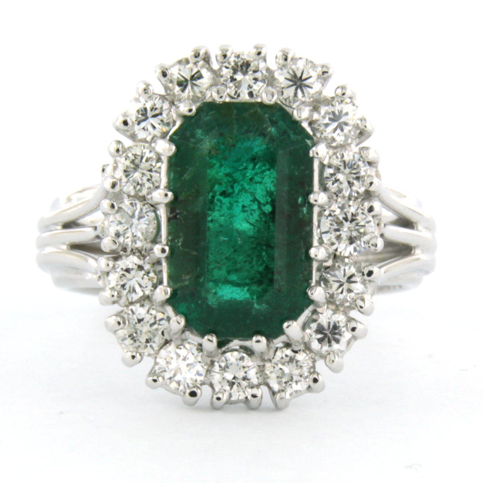 14k white gold cluster ring set with emerald up to 3.00ct and surrounded by brilliant cut diamonds up to . 0.70ct - F/G - VS/SI - ring size U.S. 8 – EU. 18.25(57)

detailed description:

The top of the ring is in a rectangle shape of 1.9 cm by 1.5