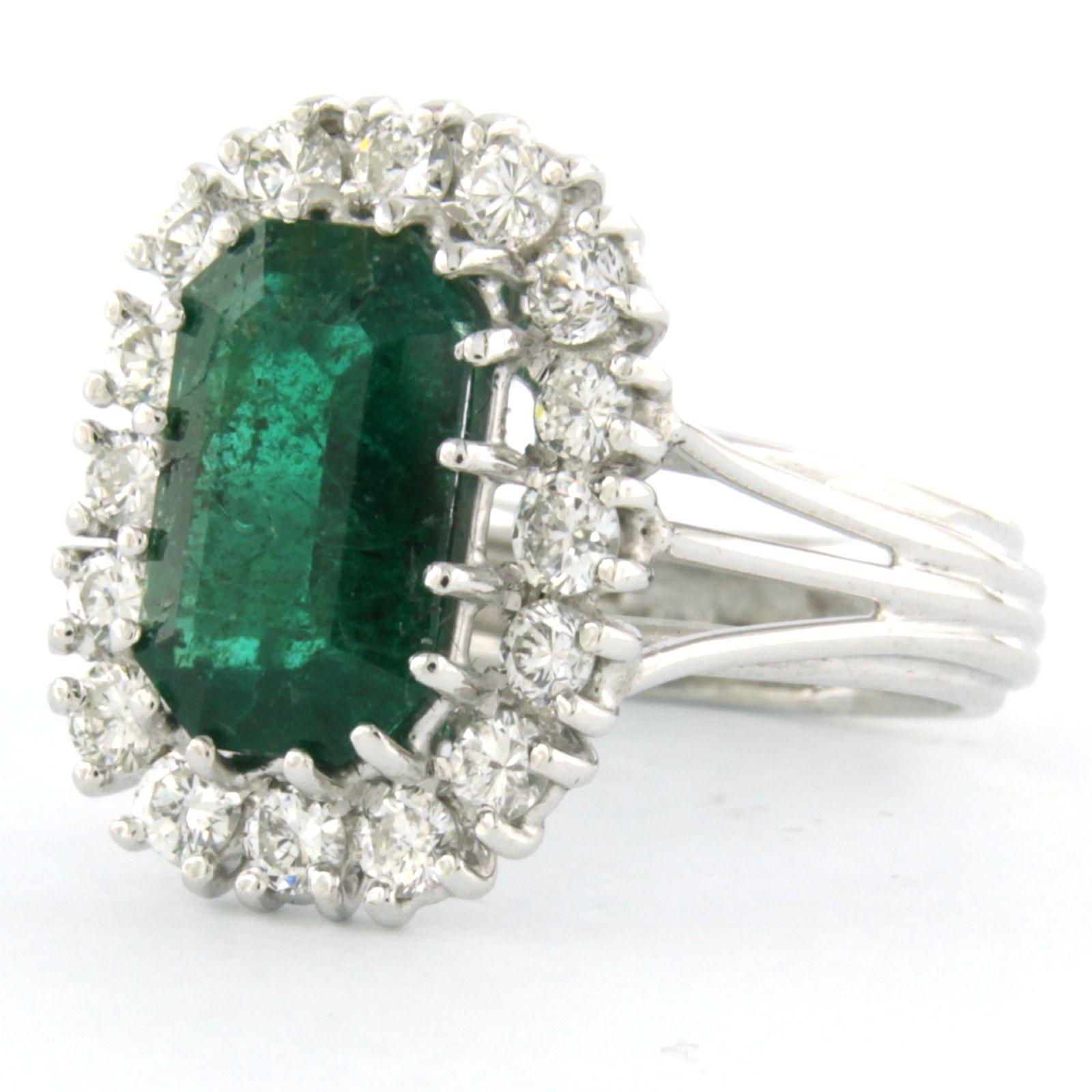 Brilliant Cut Cluster ring with emerald total 3.00ct and diamonds total 0.70ct 14k white gold For Sale