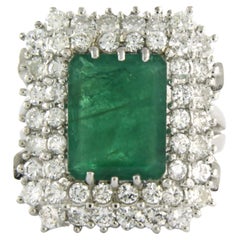 Cluster ring with emerald up to 2.50ct and diamonds up to 1.74ct 18k white gold