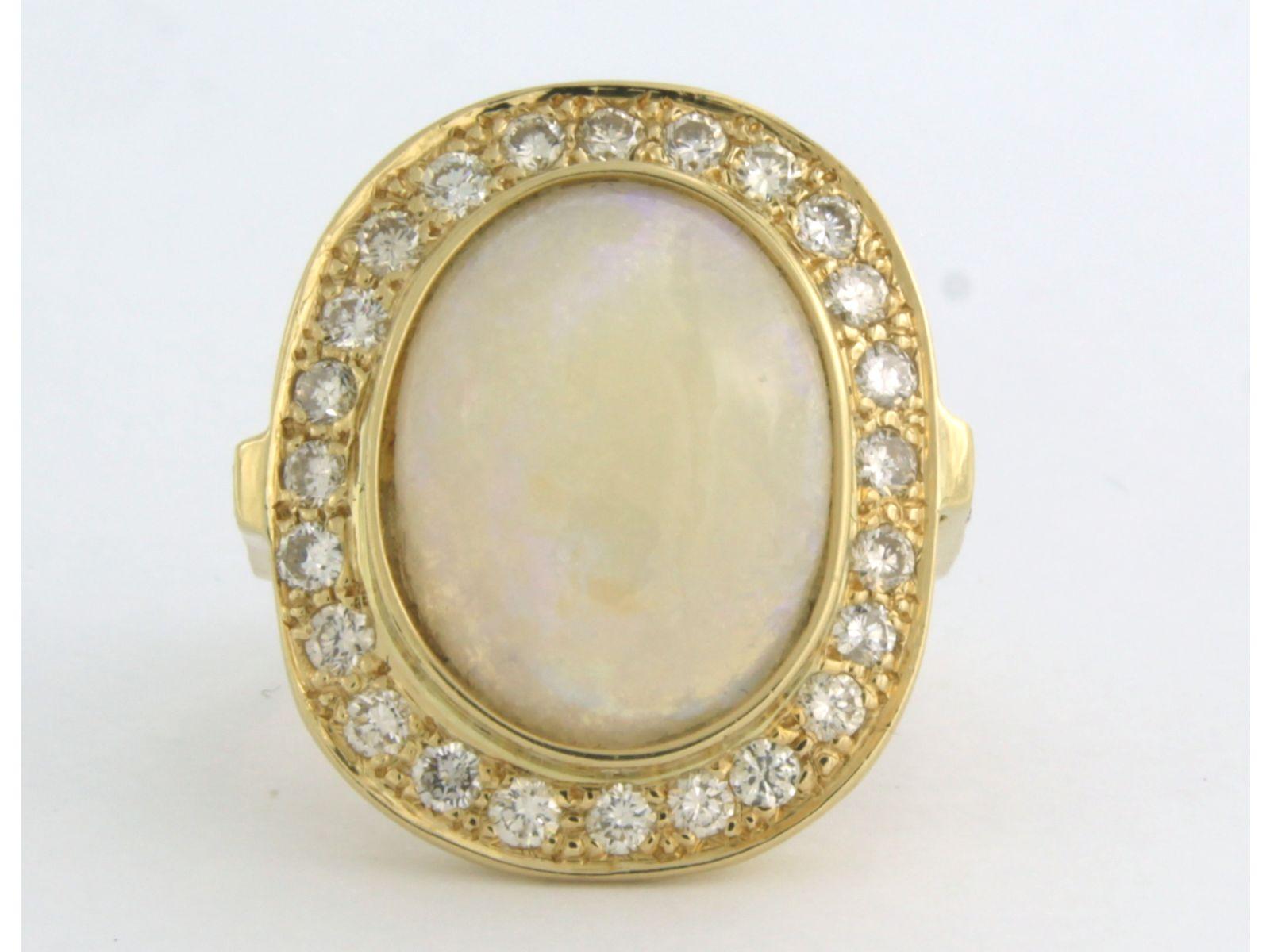 14k yellow gold entourage ring set with an oval cut white opal in the center and an entourage of brilliant cut diamonds up to. 1.50ct - G/H - VS/SI - ring size 8 (18.25/57)

detailed description:

the top of the ring is in an oval shape of 2.4 cm by