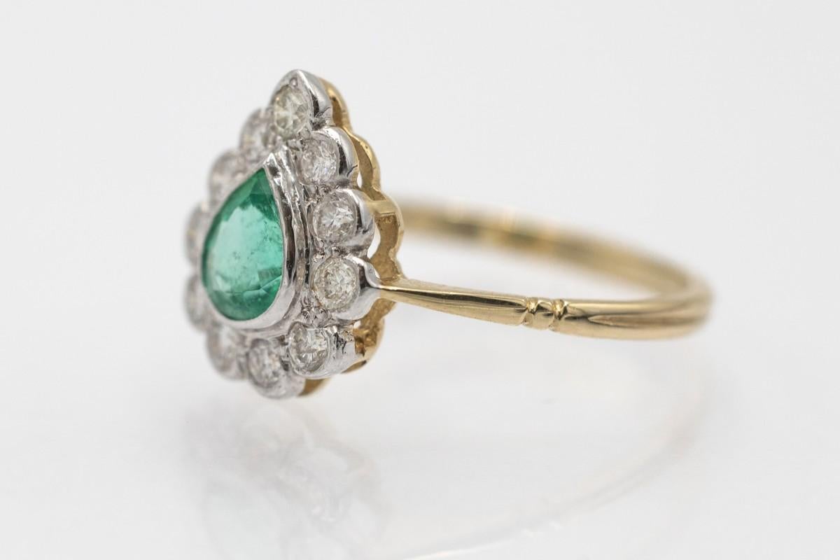 Clusterring mit birnenförmigem Smaragd und Diamanten, ca. 1970er Jahre. im Angebot 1
