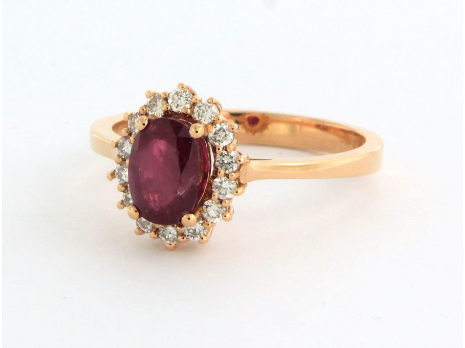 Brilliant Cut Cluster ring with ruby and diamonds 18k pink gold For Sale