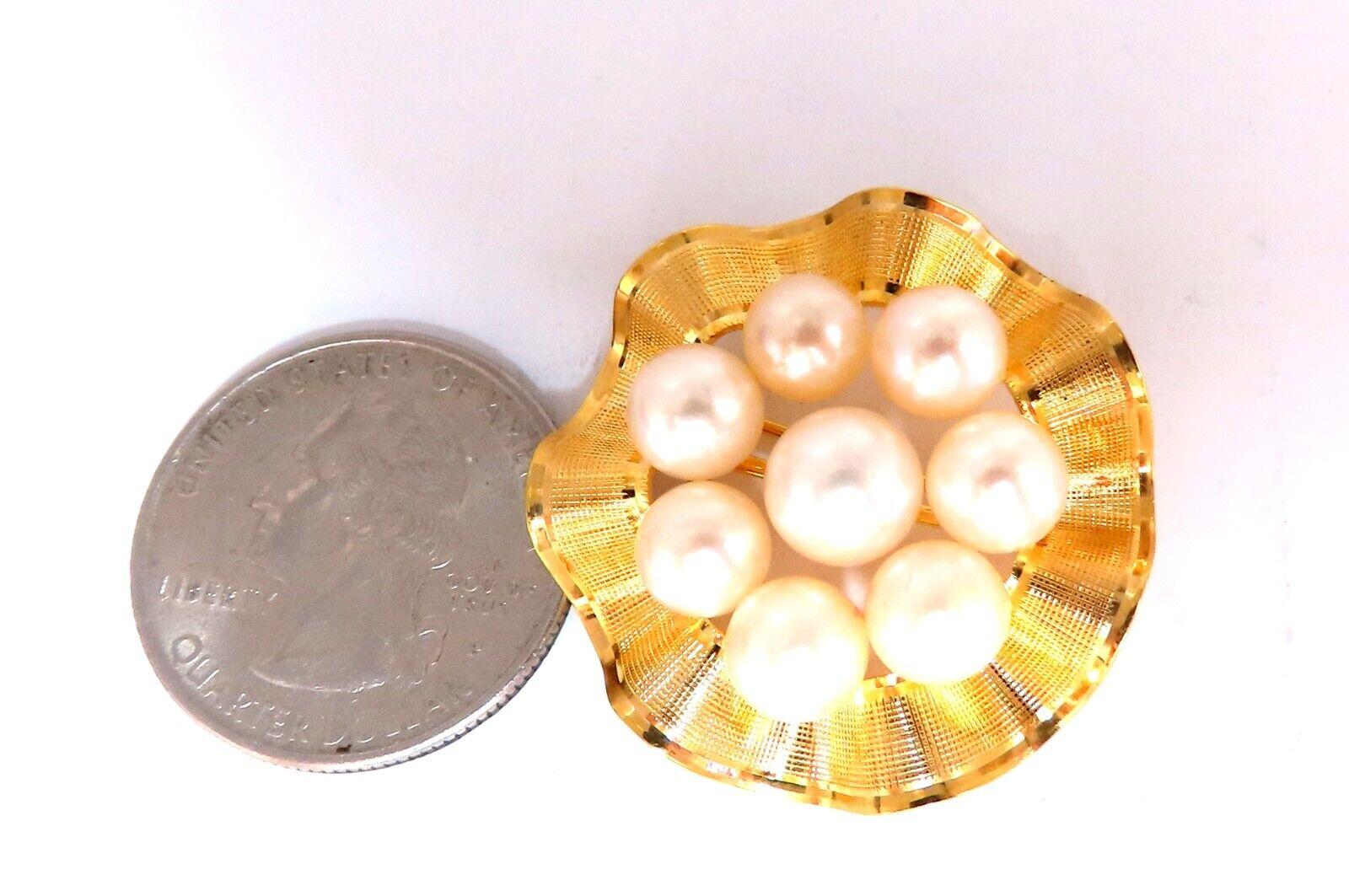 Cluster South Sea Pearls Pin 14kt Gold In New Condition For Sale In New York, NY