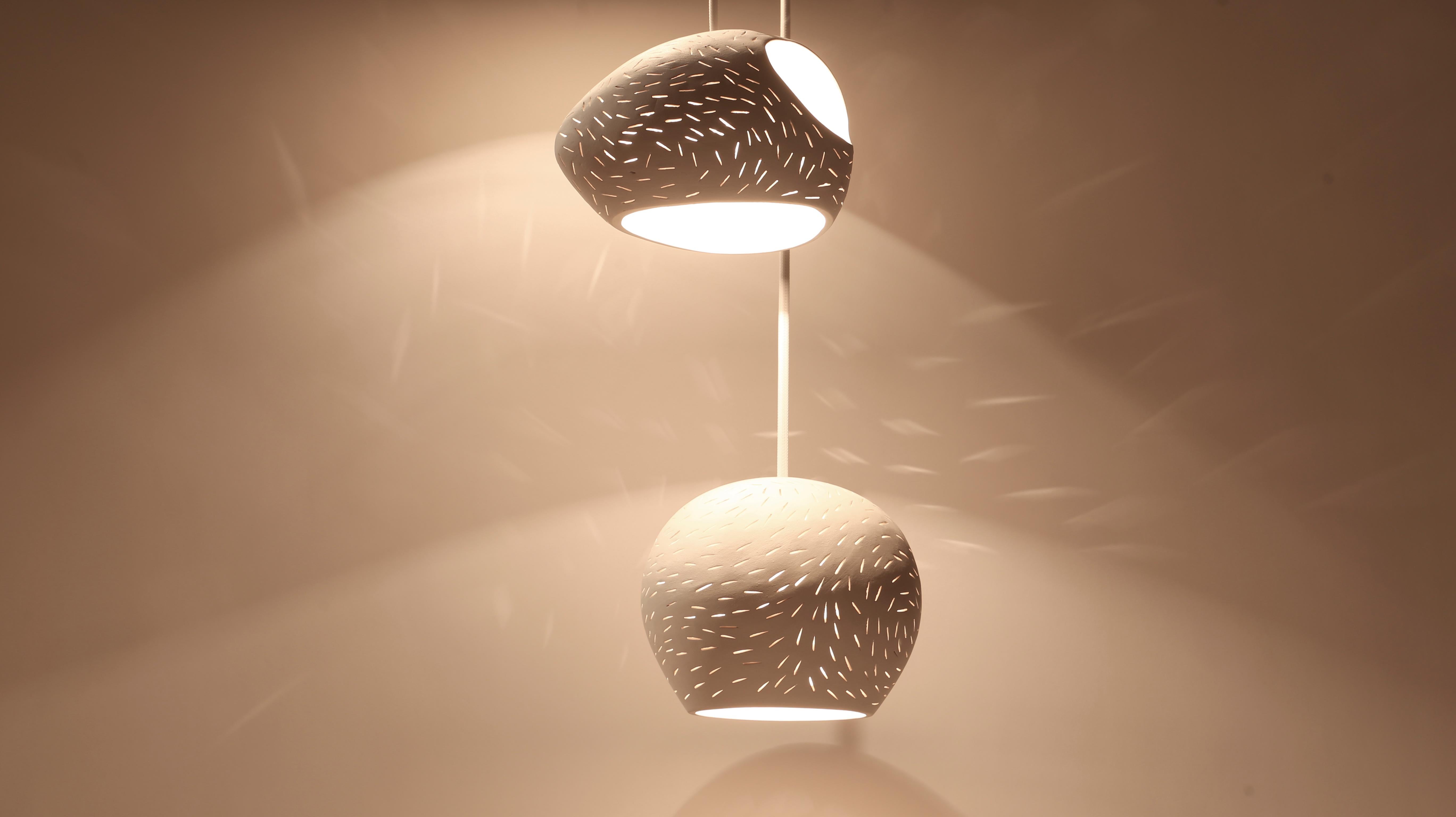 Cluster Three • Line • Handmade Ceramic Pendant Light • Contemporary Chandelier Neuf - En vente à Troy, NY