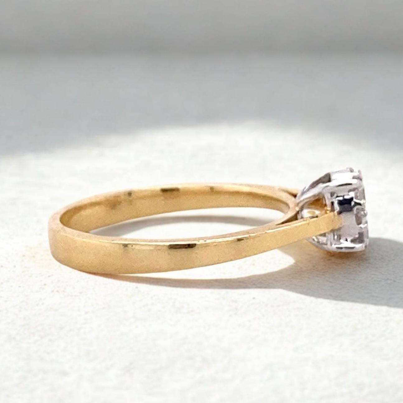 Clustered Natural Diamond Proposal Ring in 14k Solid Gold (Certified) im Zustand „Neu“ im Angebot in New Delhi, DL