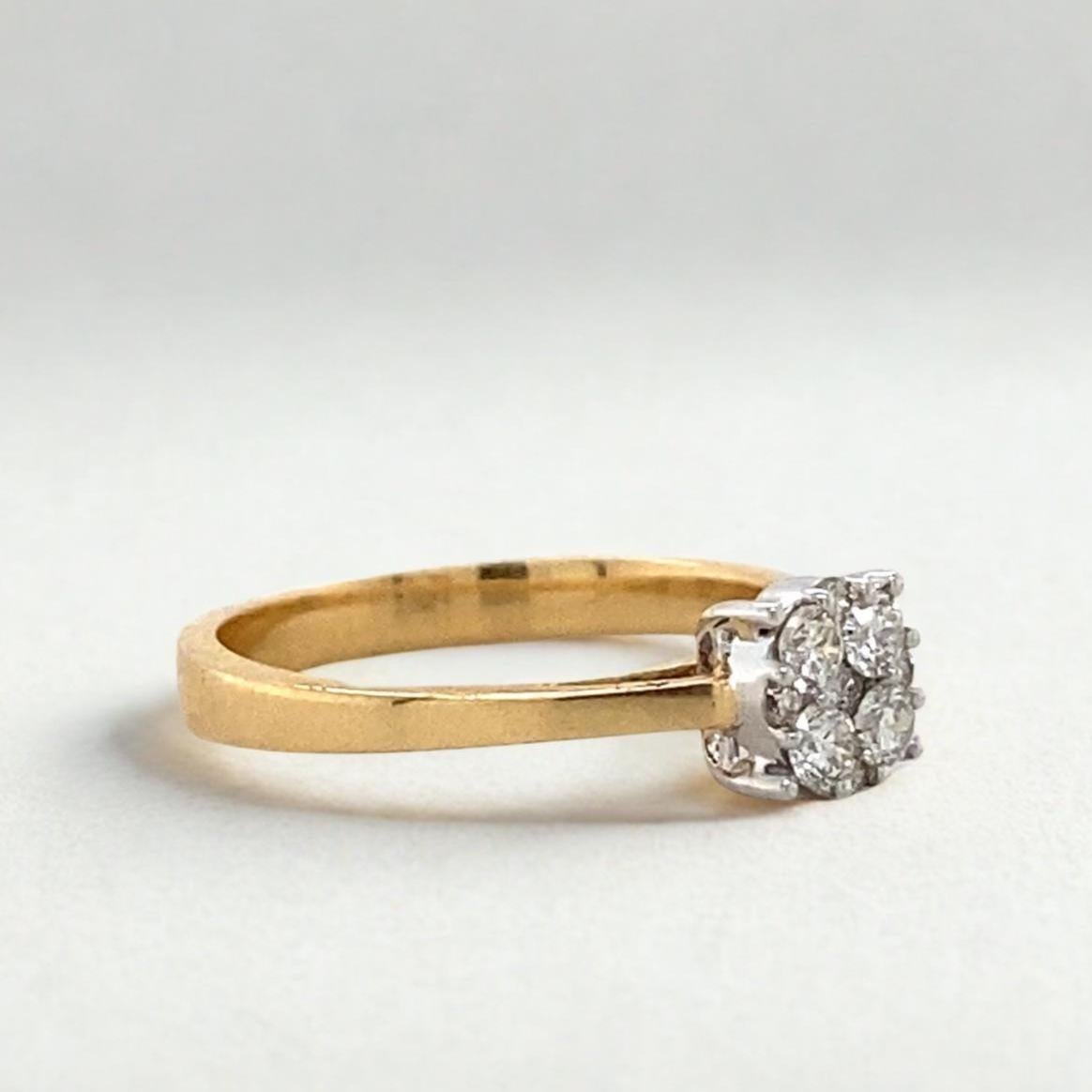 Clustered Natural Diamond Proposal Ring in 14k Solid Gold (Certified) Damen im Angebot