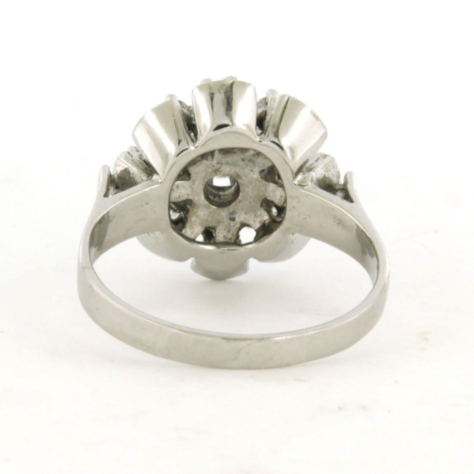 Clustering mit Diamanten im Brillantschliff bis zu 0,64ct 18k Weißgold 4. Gramm im Zustand „Hervorragend“ im Angebot in The Hague, ZH