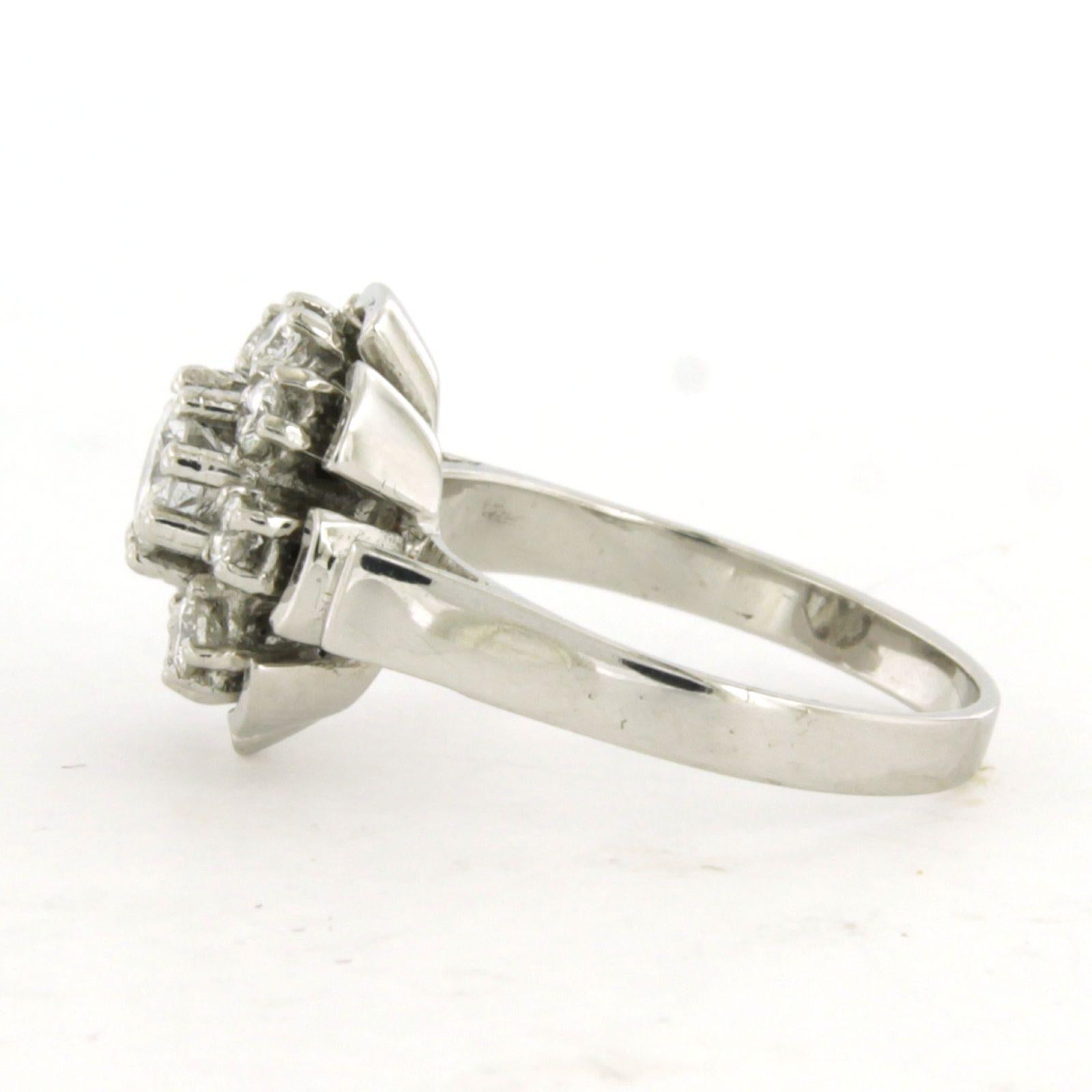 Clusterring mit Diamanten im Brillantschliff bis zu 0,64 Karat 18 Karat Weißgold im Zustand „Hervorragend“ im Angebot in The Hague, ZH