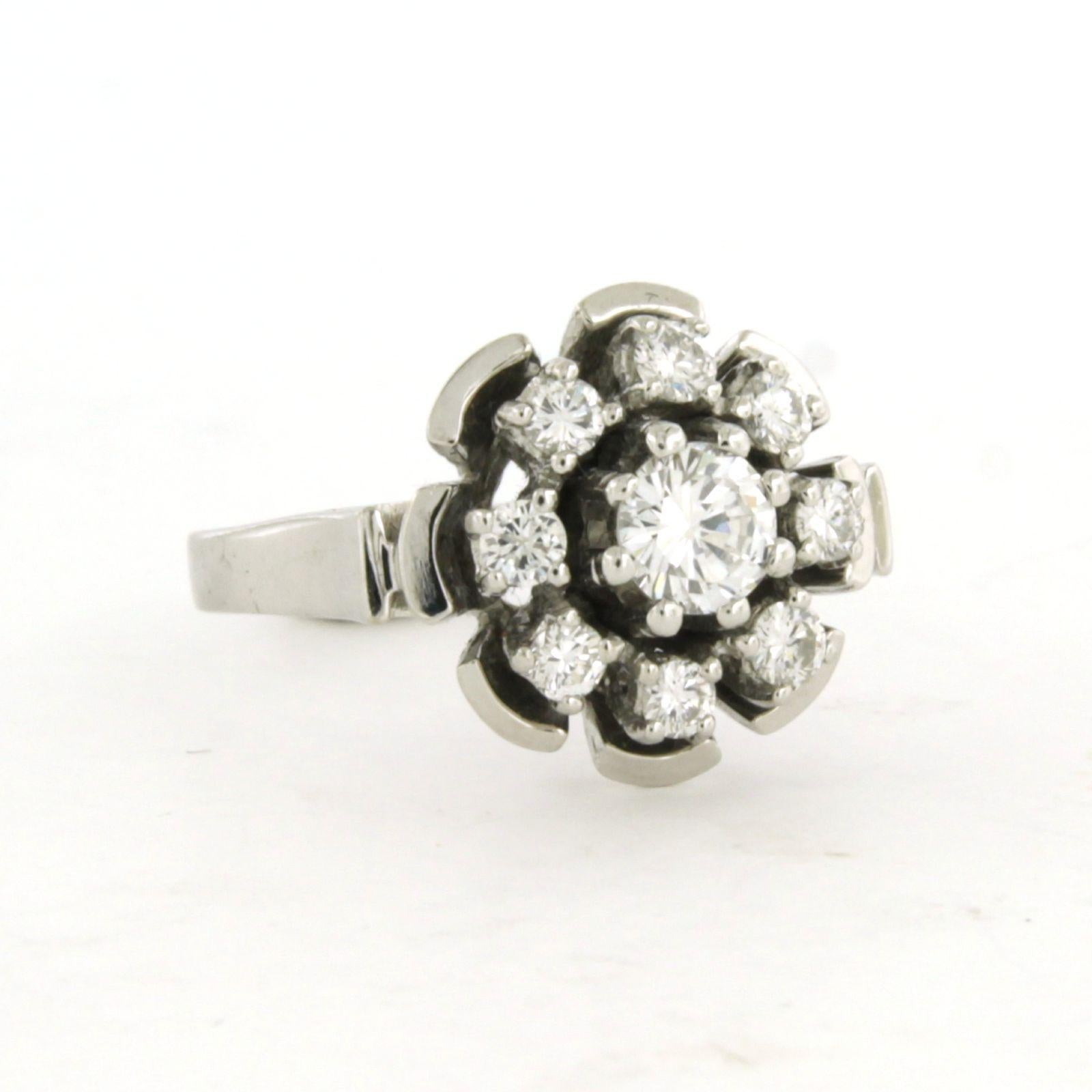 Clusterring mit Diamanten im Brillantschliff bis zu 0,64 Karat 18 Karat Weißgold im Angebot 2
