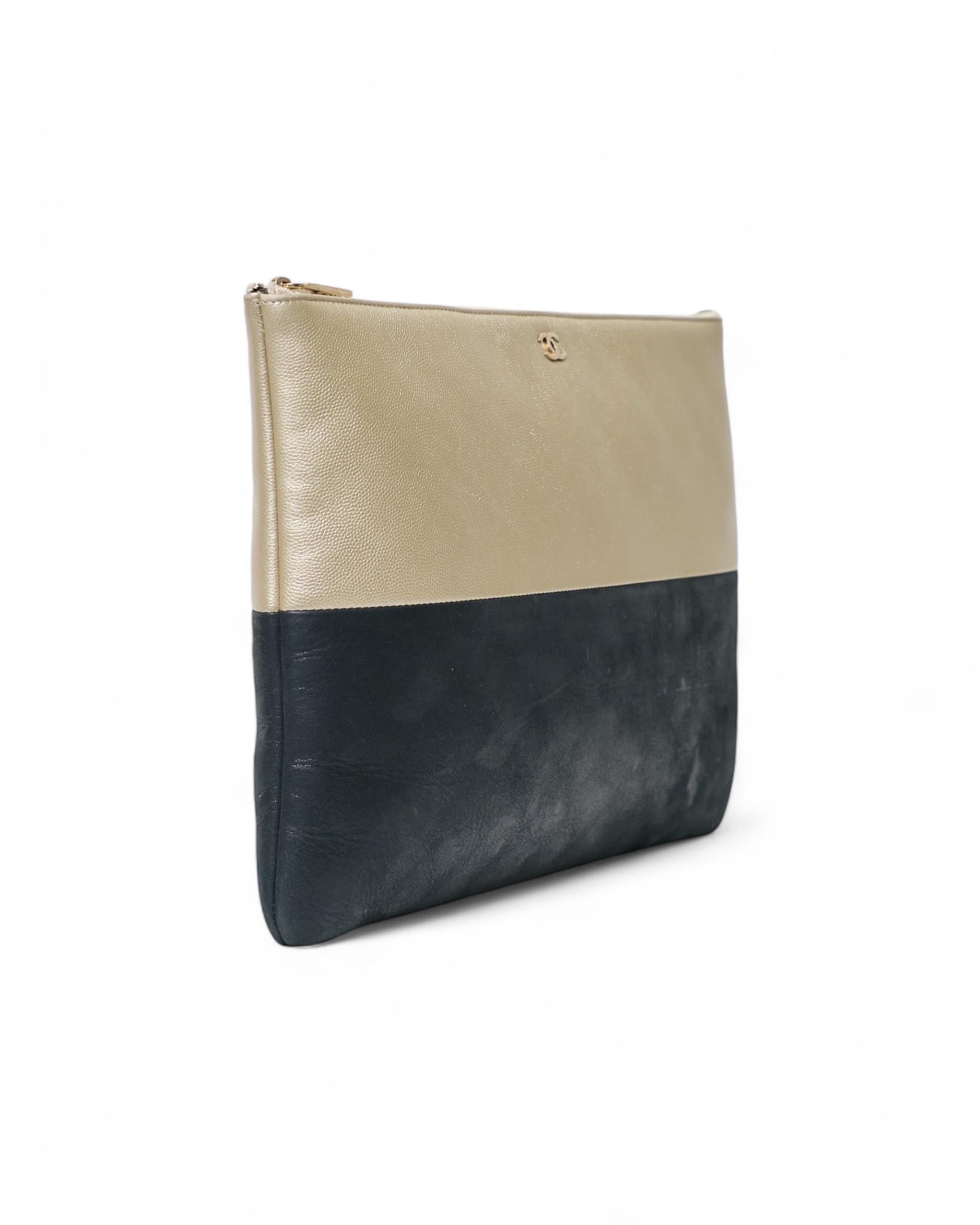 Black Clutch Chanel Bicolor Oro Iridescente For Sale