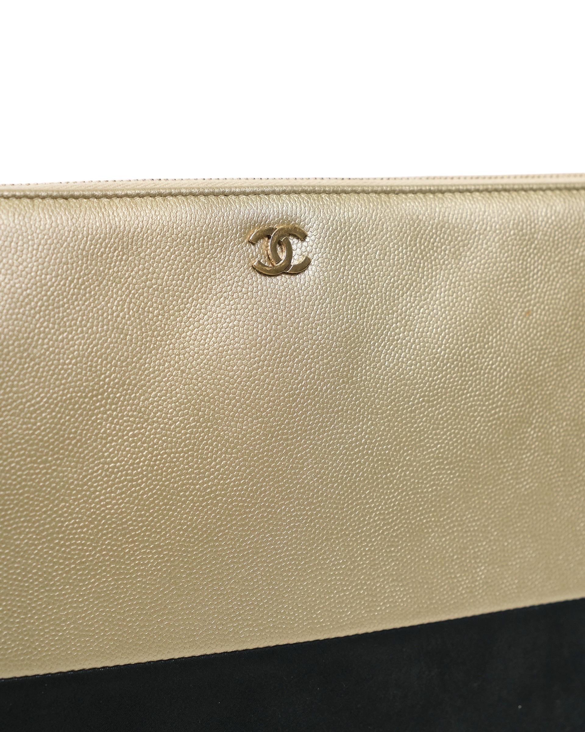 Clutch Chanel Bicolor Oro Iridescente In Good Condition For Sale In Torre Del Greco, IT