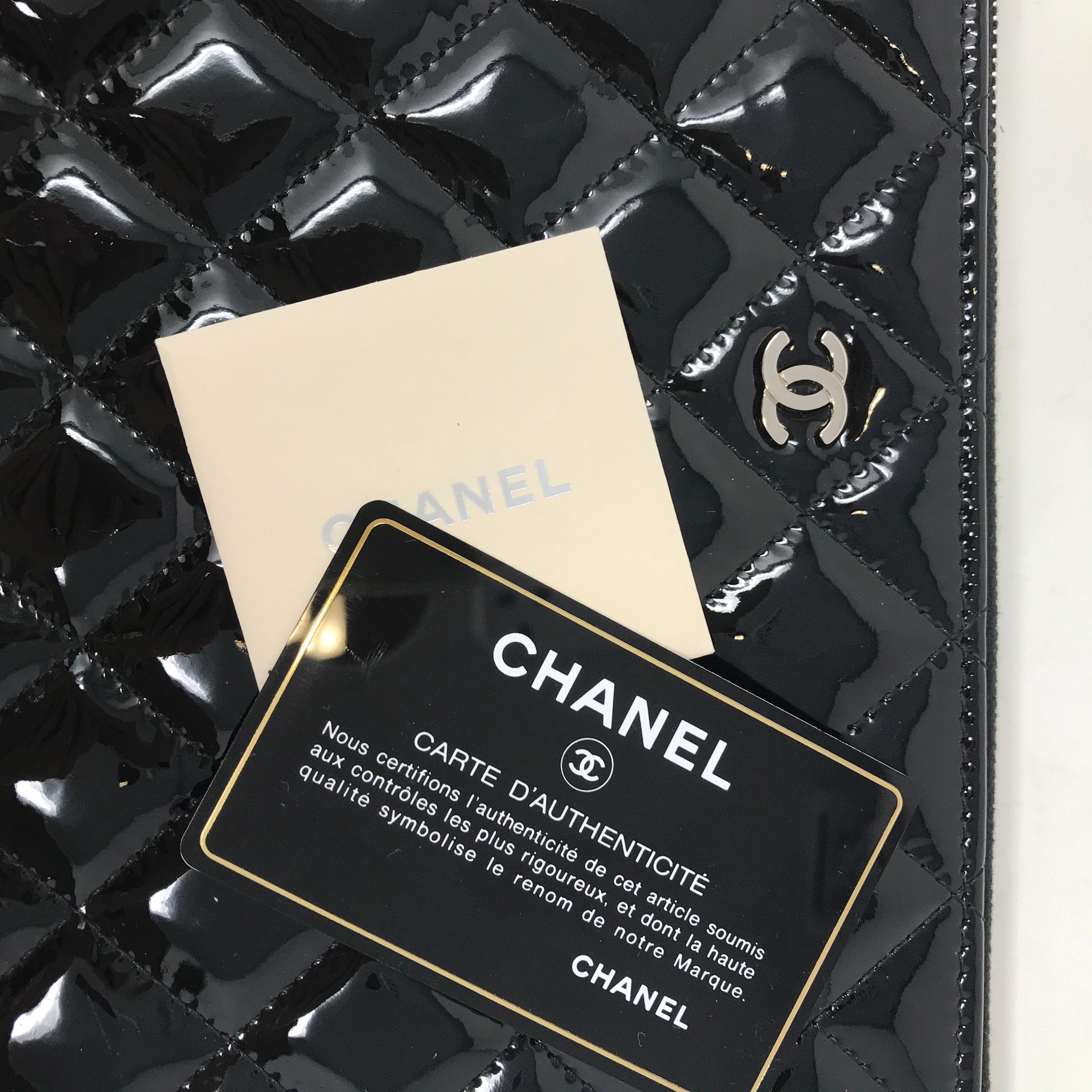 Black Clutch Chanel Paris matelassé patent leather, 2015 