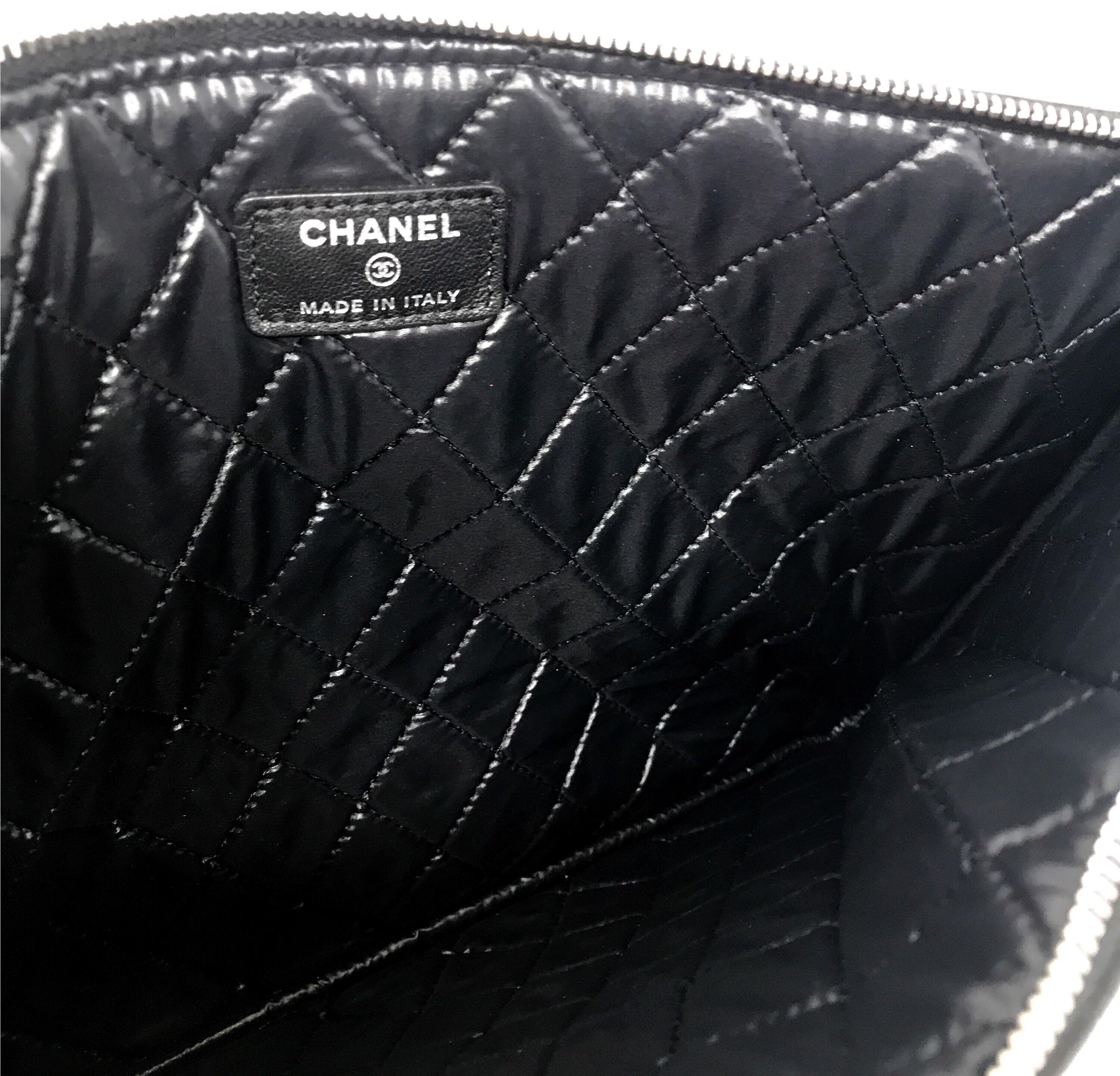 Clutch Chanel Paris matelassé patent leather, 2015  In New Condition In Milan, IT