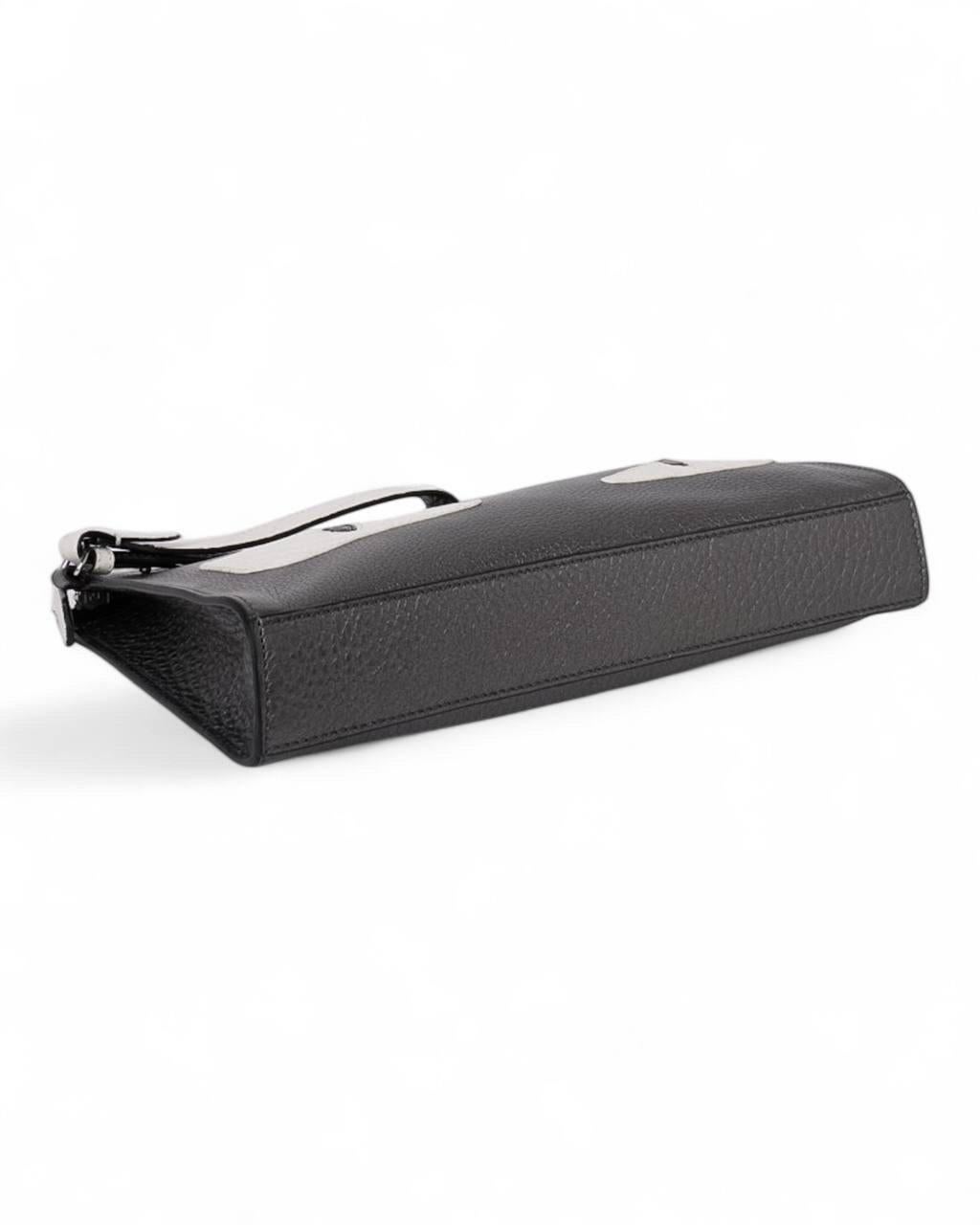 Pochette Monster Grigia Fendi en vente 6