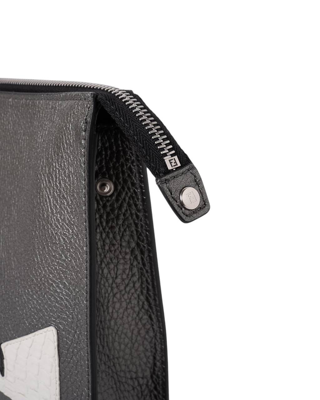 Pochette Monster Grigia Fendi en vente 1