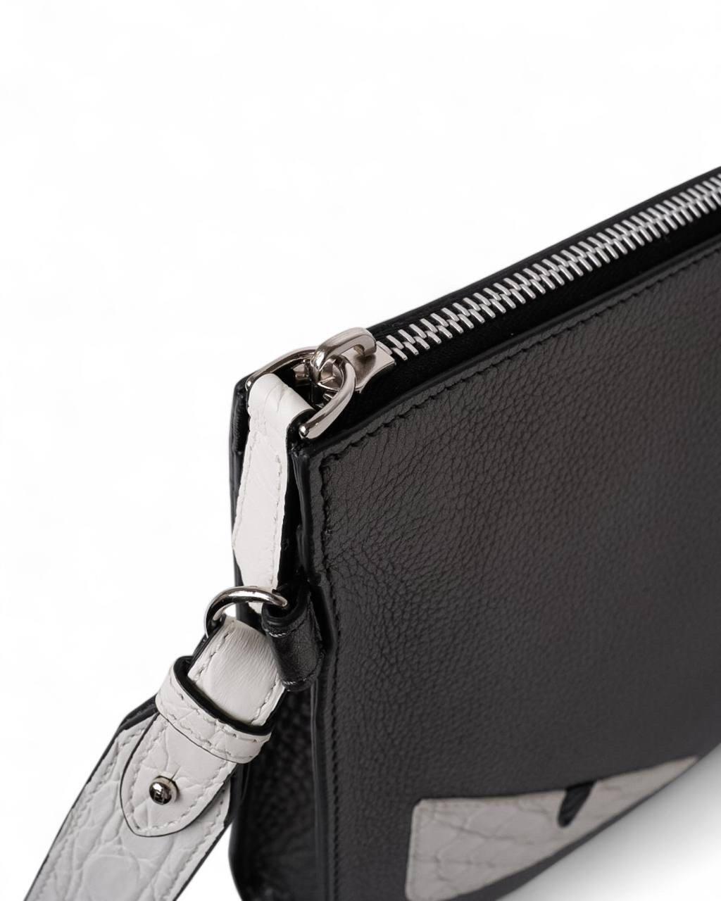 Pochette Monster Grigia Fendi en vente 2