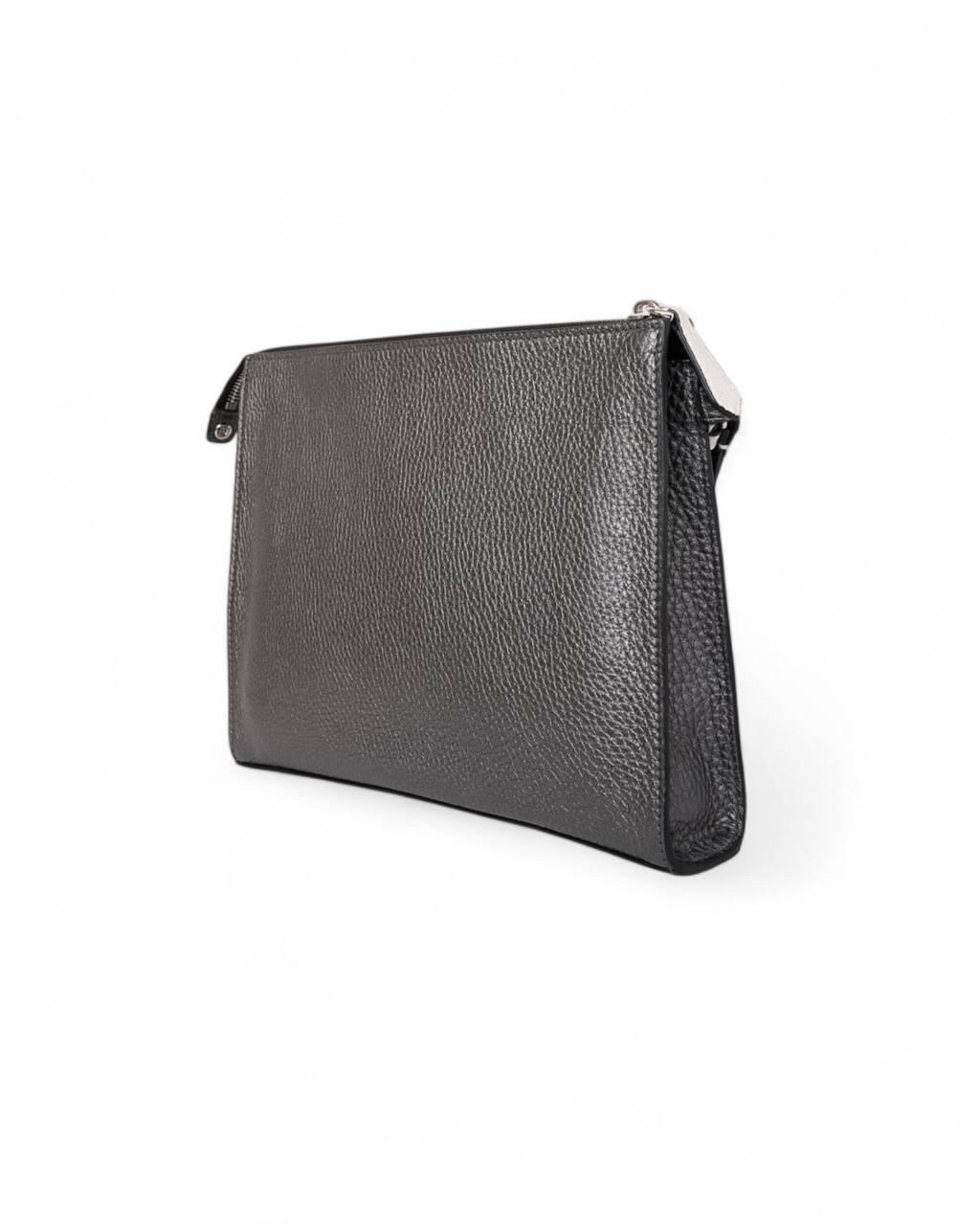 Pochette Monster Grigia Fendi en vente 3