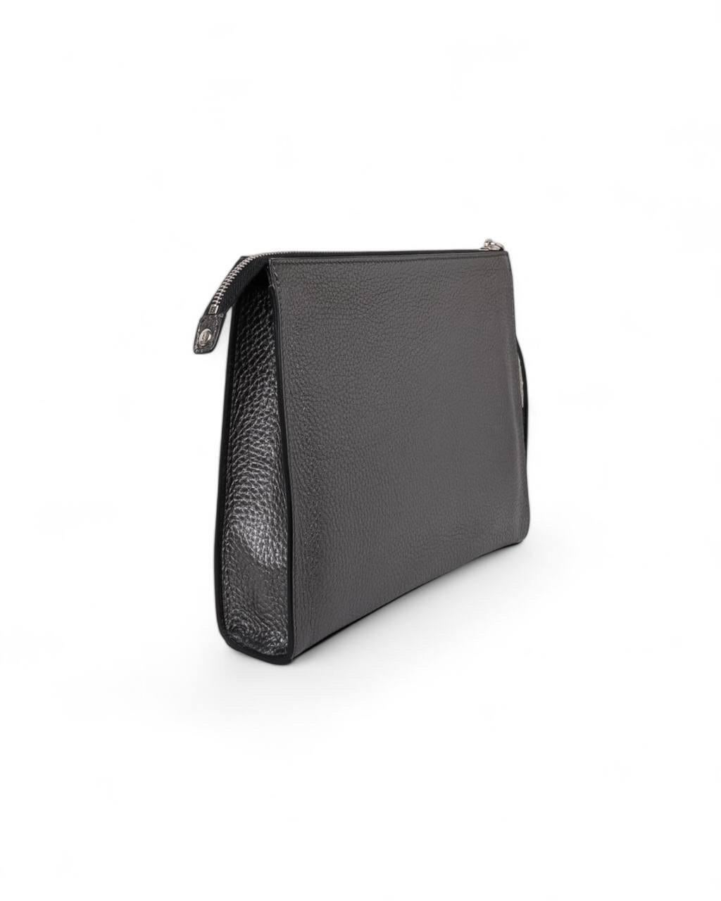 Pochette Monster Grigia Fendi en vente 4