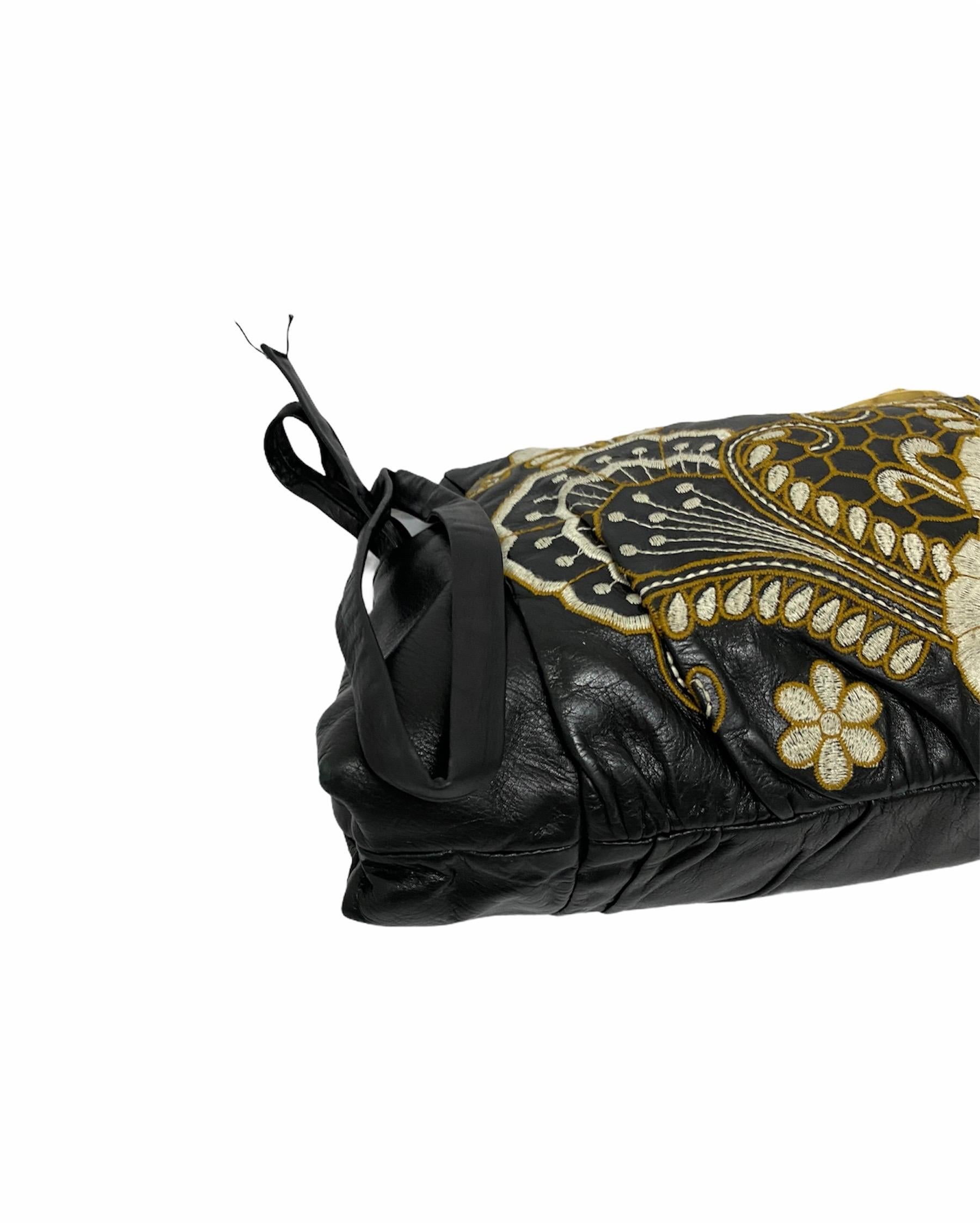 Women's Clutch Gucci Hysteria Bag in Black Leather with Floral Embroidery