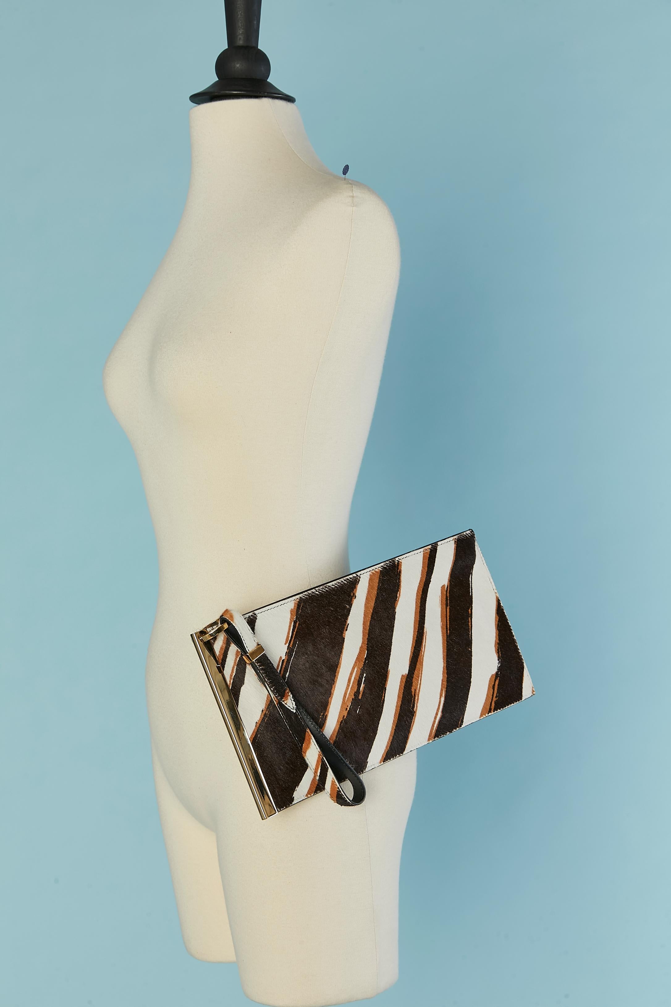 Clutch aus Aalpelz mit Zebradruck auf BALENCIAGA (Neu mit Etikett) Damen im Angebot