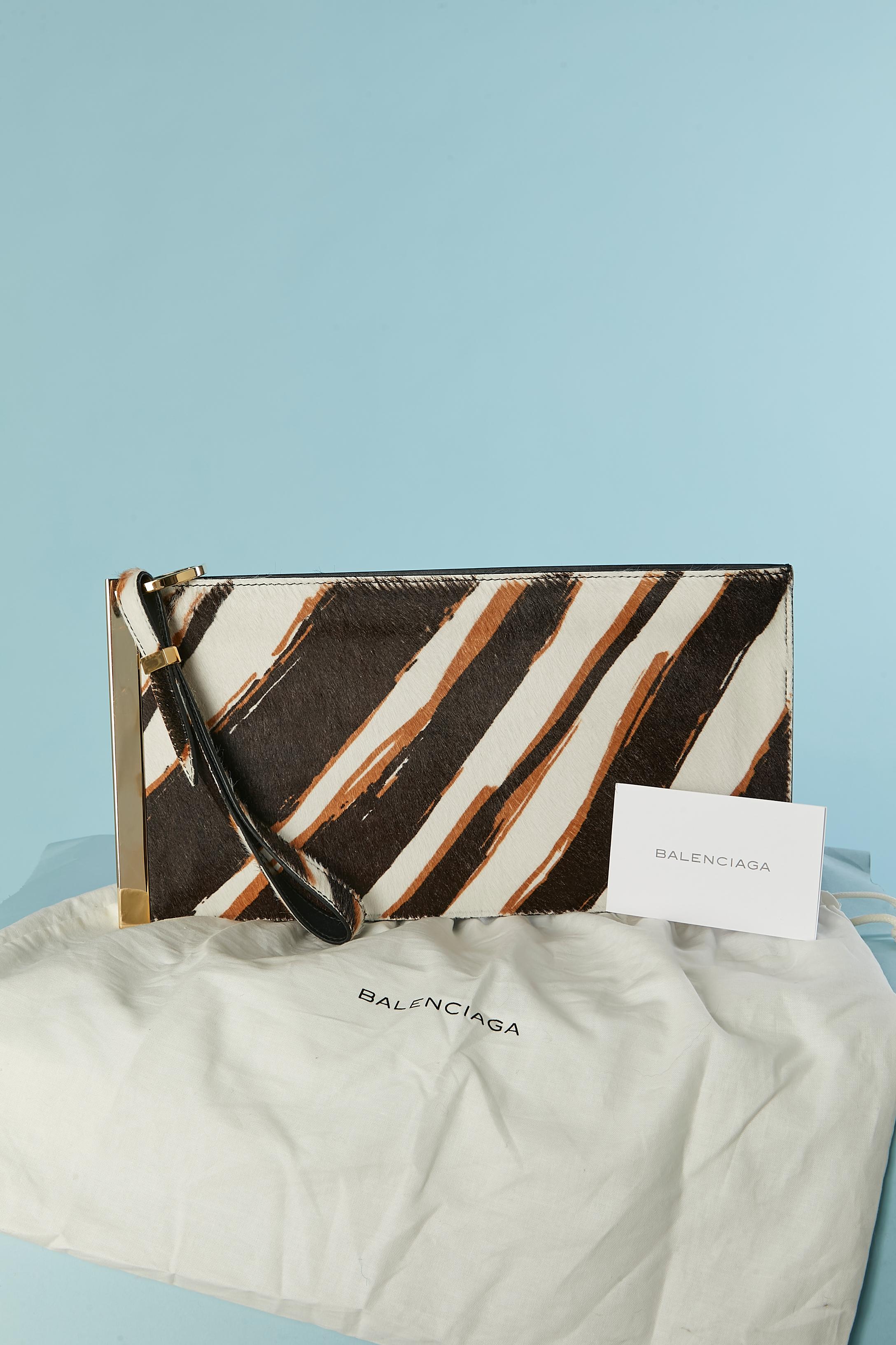 Clutch aus Aalpelz mit Zebradruck auf BALENCIAGA (Neu mit Etikett) im Angebot 1