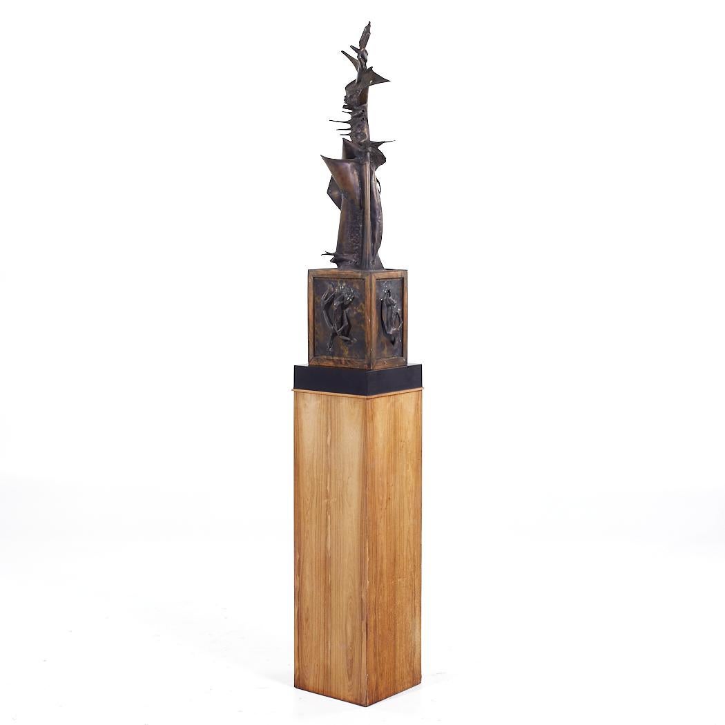 Mid-Century moderno Scultura in bronzo di metà secolo firmata Clyde Ball del 1970 con piedistallo in vendita