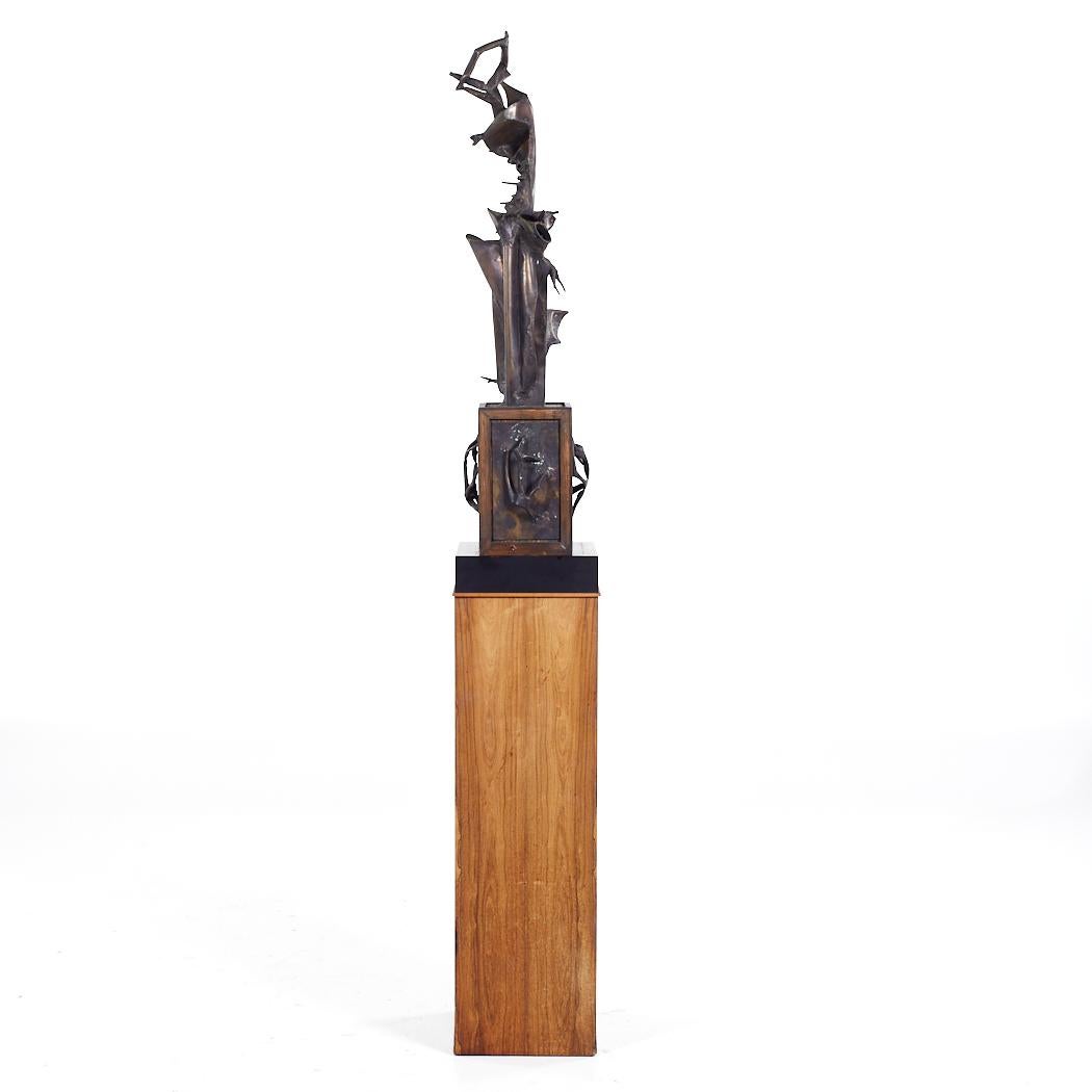 Americano Scultura in bronzo di metà secolo firmata Clyde Ball del 1970 con piedistallo in vendita