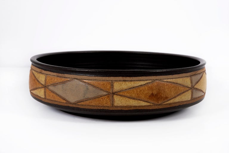 Clyde Burt ceramic decorative bowl in glazed stoneware with incised, abstract details on the outer exterior. Signed to underside: [CB]. American, circa 1965.