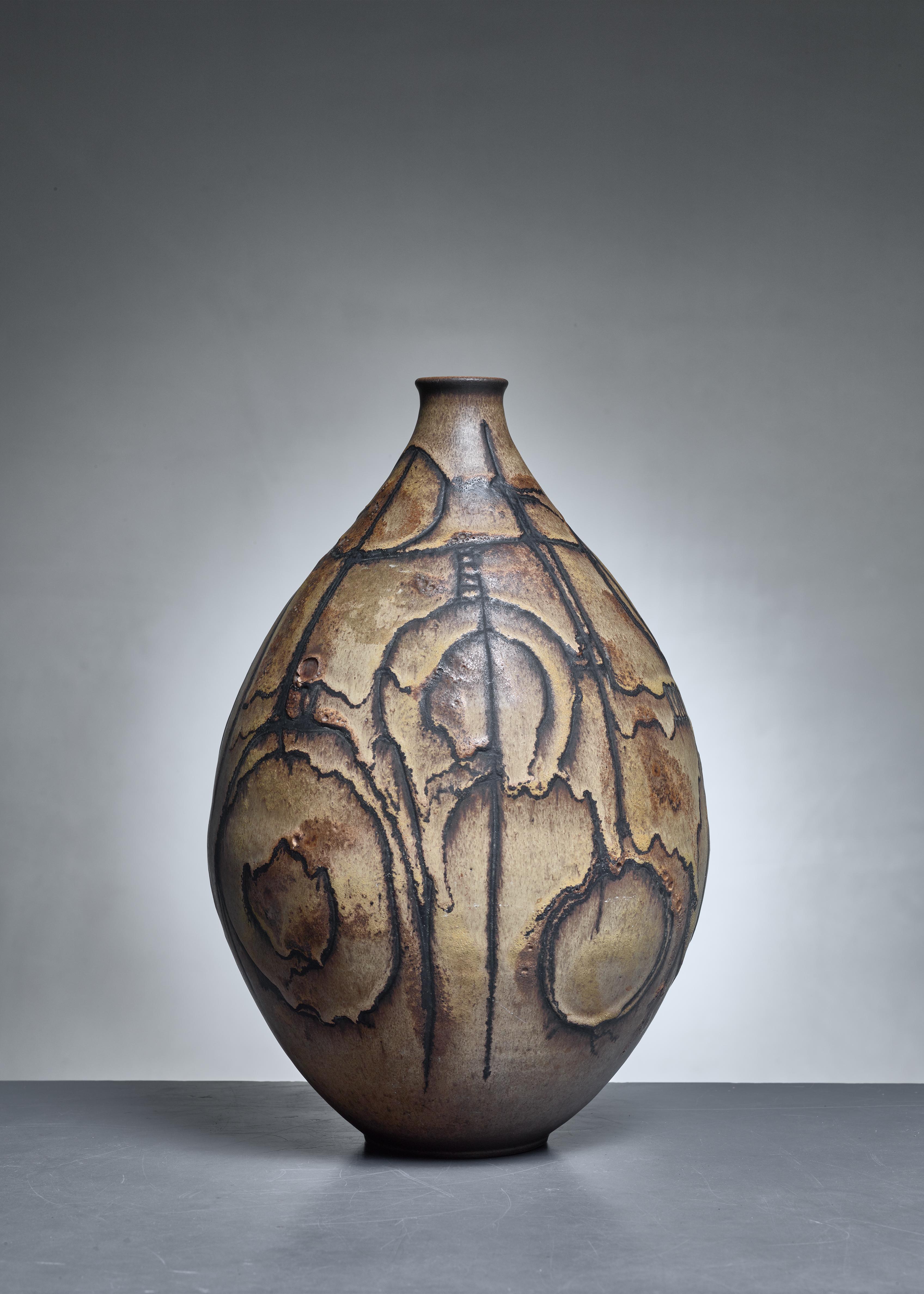 A studio craft vase in brown, decorated ceramic, by Clyde Burt (1922 - 1981). Signed CB underneath.

Burt was an Ohio ceramic artist. He studied at Fort Wayne Art School and the Cape Cod School of Art. He started his pottery studio in the early