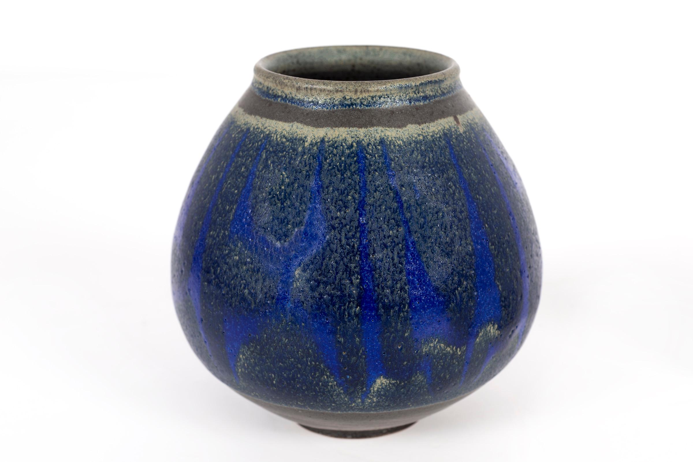 Mid-Century Modern Vase en céramique brûlée Clyde en vente