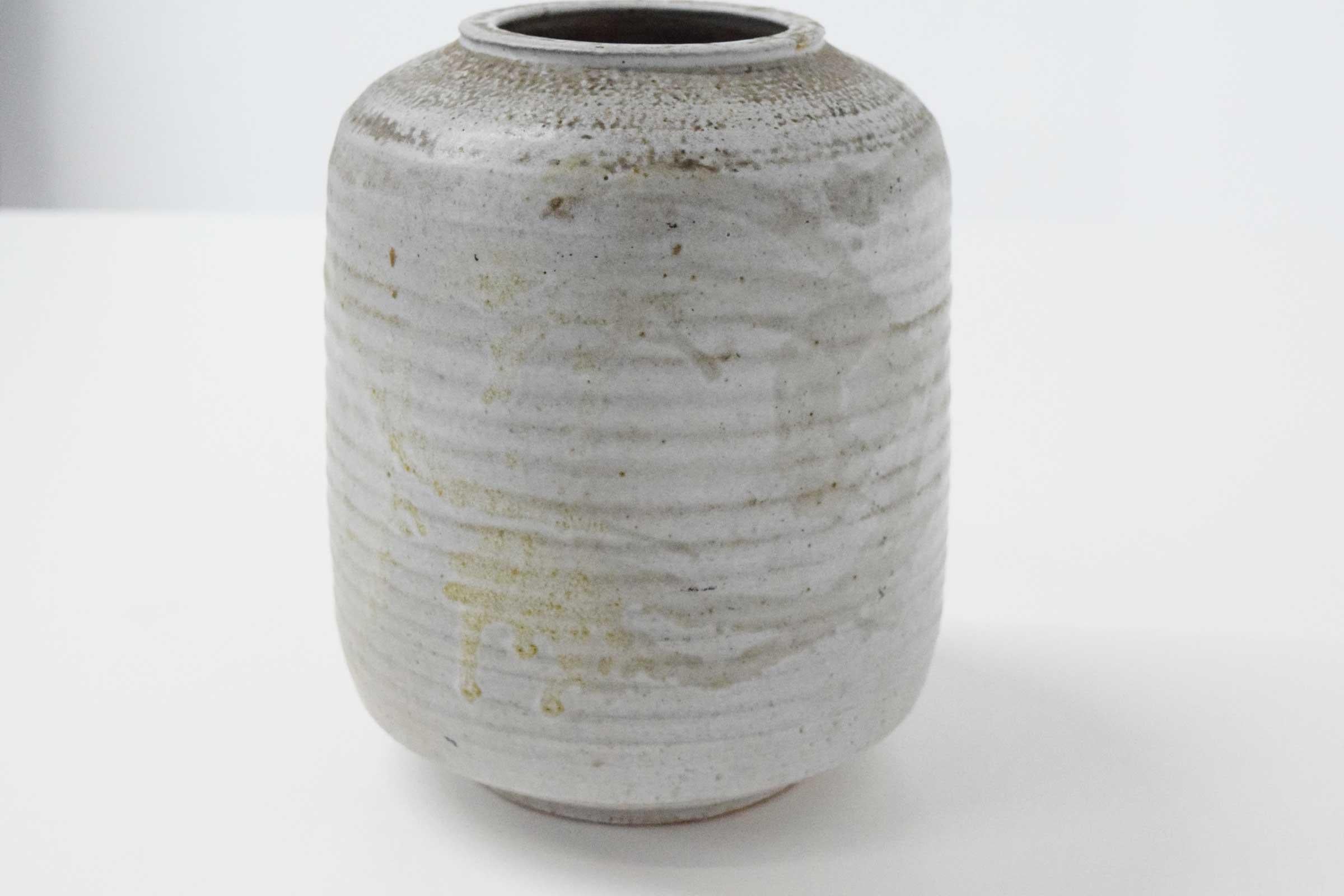 Nord-américain Vase ou récipient en céramique brûlée Clyde en vente