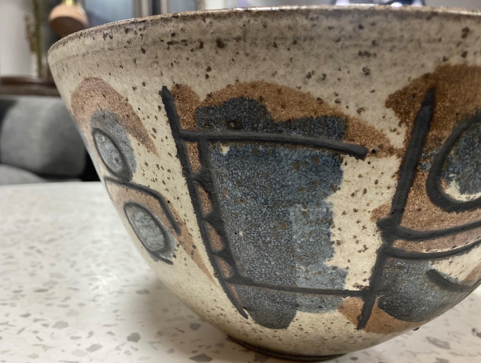 Cuenco grande de cerámica artística del Studio Pottery moderno de mediados de siglo firmado por Clyde Burt Estadounidense en venta