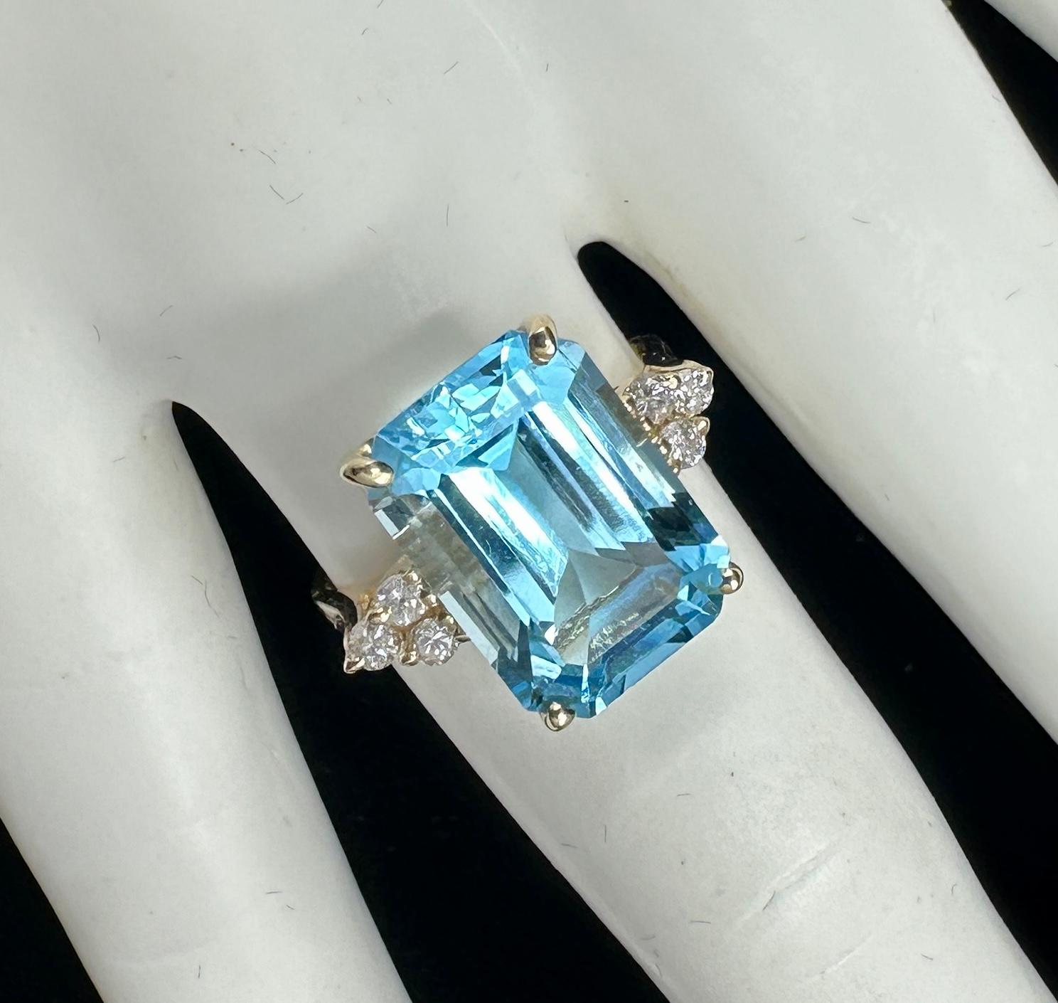 Donna Clyde Duneier CID Anello da 10 carati con topazio blu e 6 diamanti in oro 14 carati Cocktail in vendita