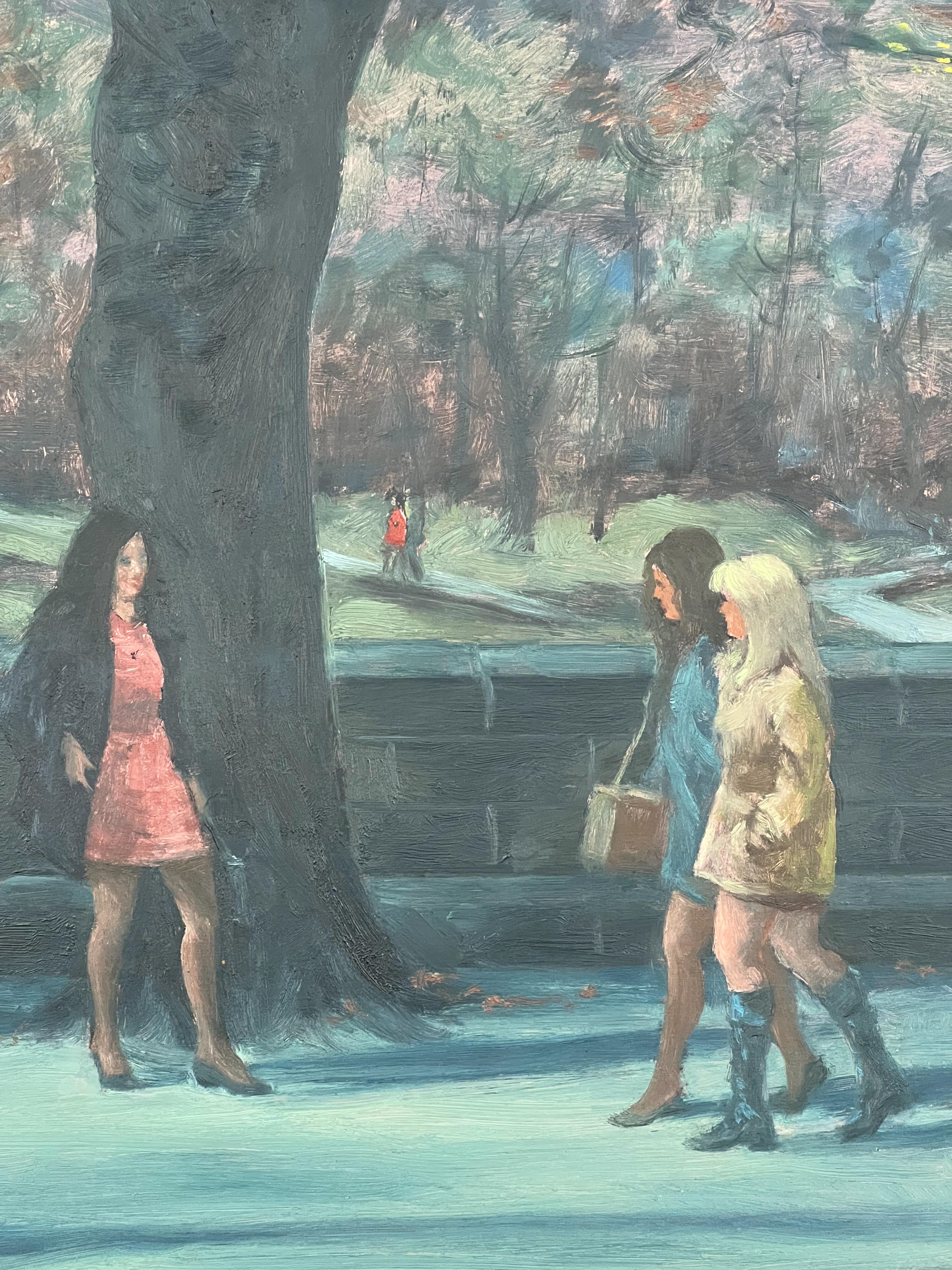 Scena di New York con due donne che camminano su un marciapiede con un parco sullo sfondo, in primo piano un uomo che porta a spasso un cagnolino.   La vita americana è catturata in questo quadro di Clyde Singer, Central Park (1972), dove l'artista