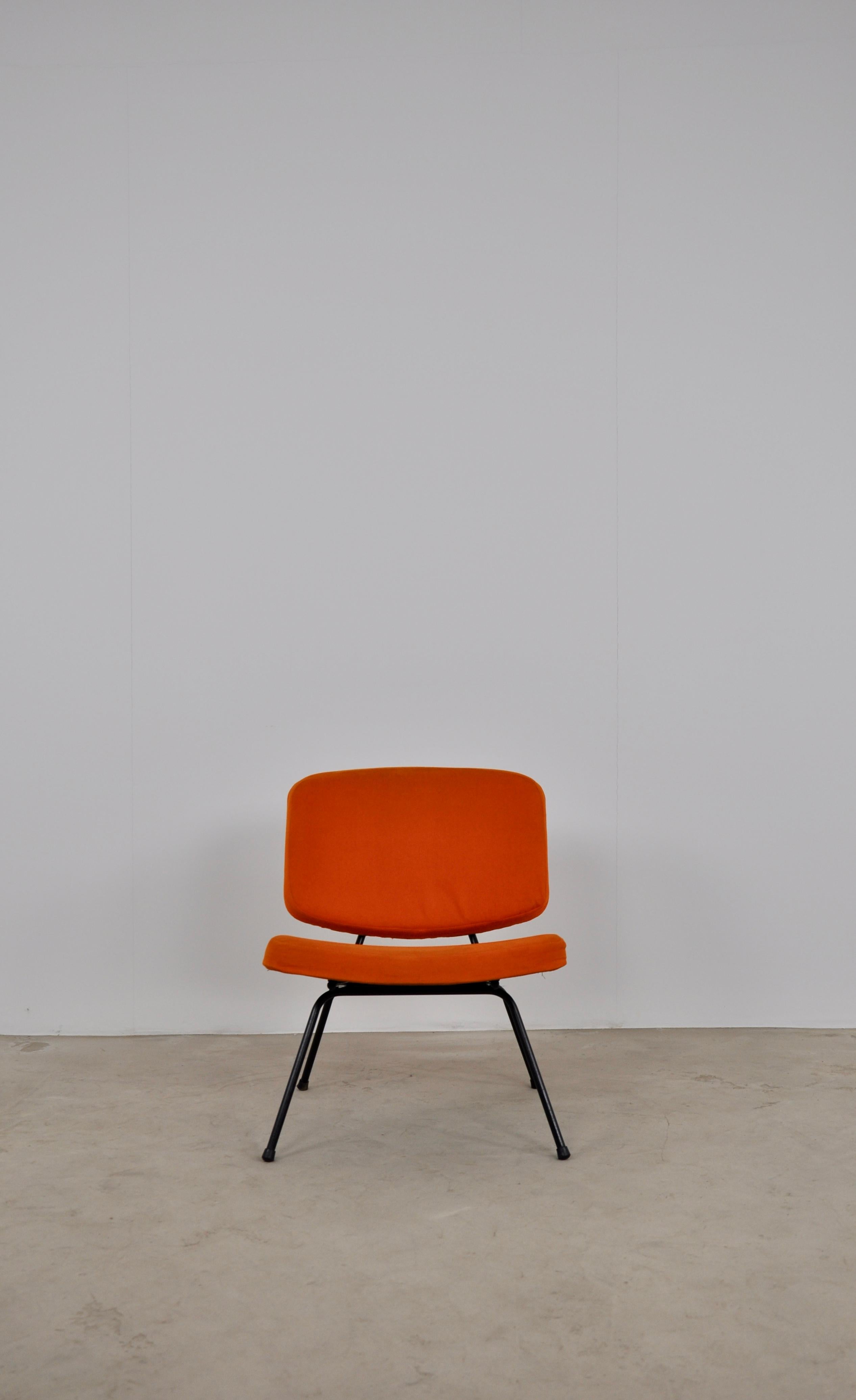 Pierre Paulin's orange fabric armchair. Black metal structure. Slight wear due to time and the age of the armchair. (see photo) Measures: seat height 40cm.