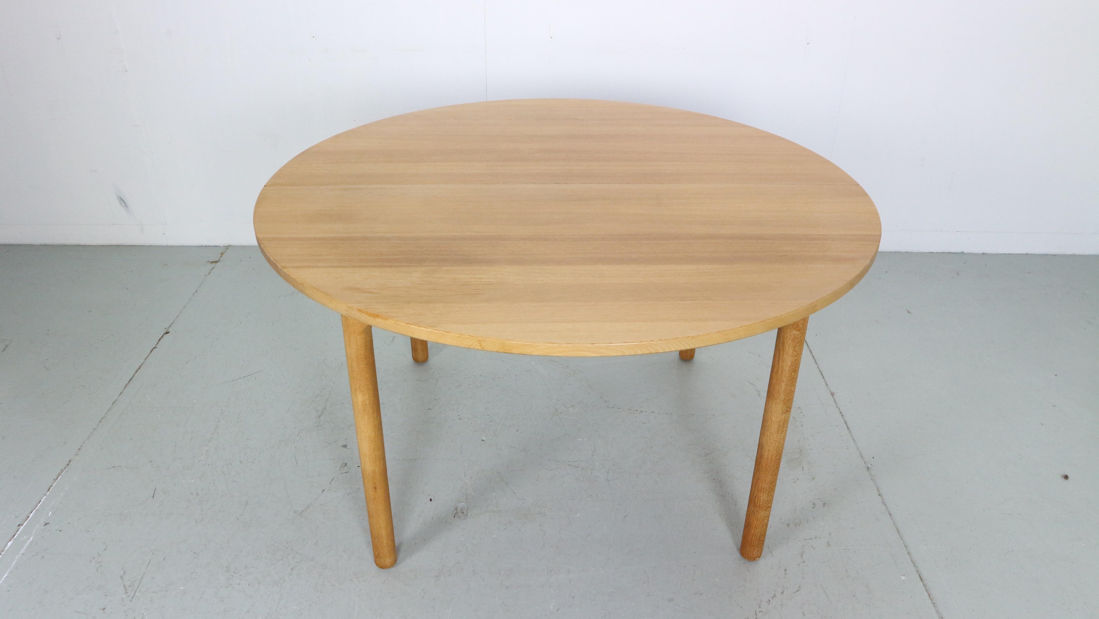 Scandinavian Modern CM- Haarby Round Oak Extendable Dining Table by Hans J. Wegner, Denmark 1970