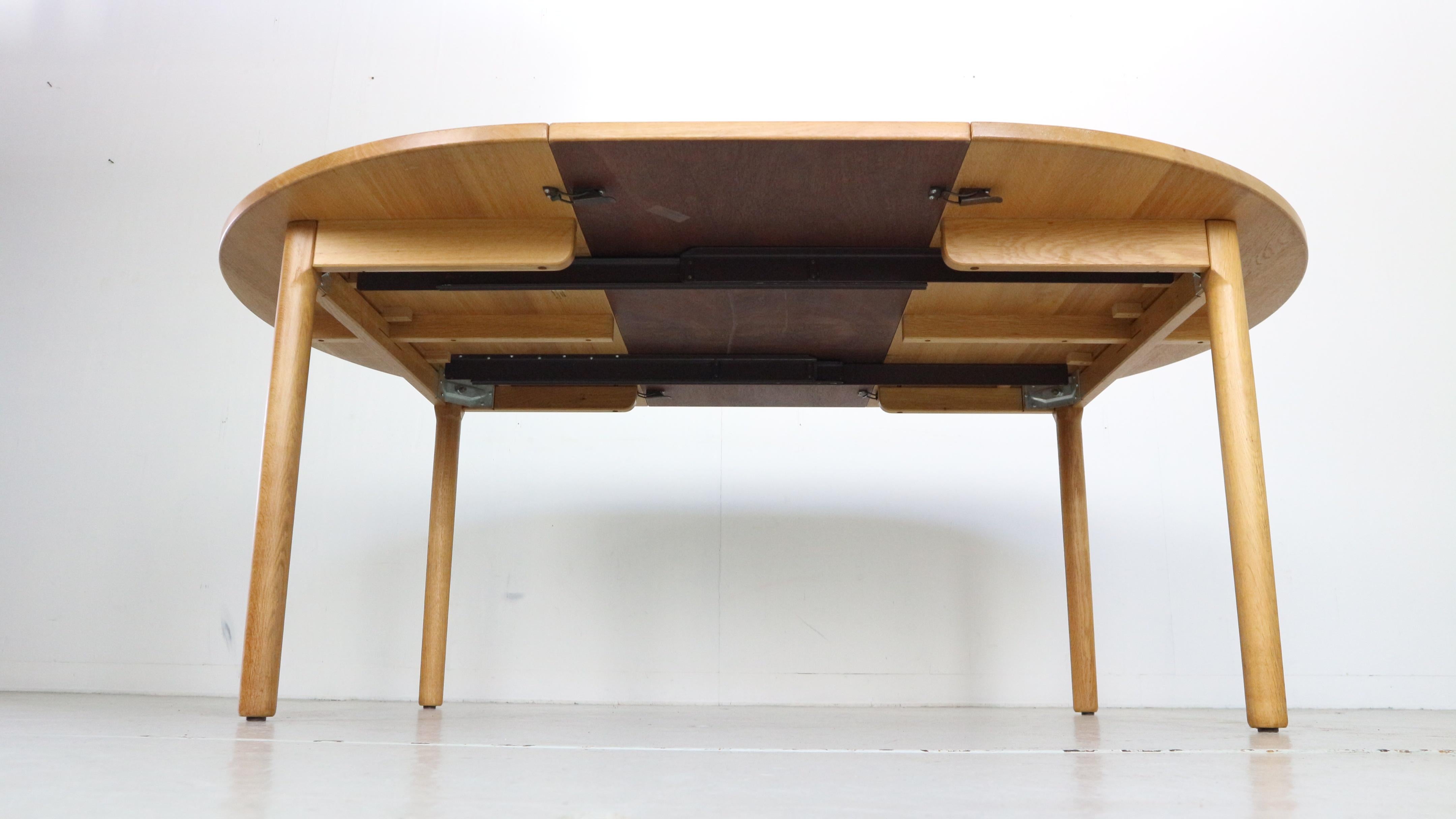 CM- Haarby Round Oak Extendable Dining Table by Hans J. Wegner, Denmark 1970 1