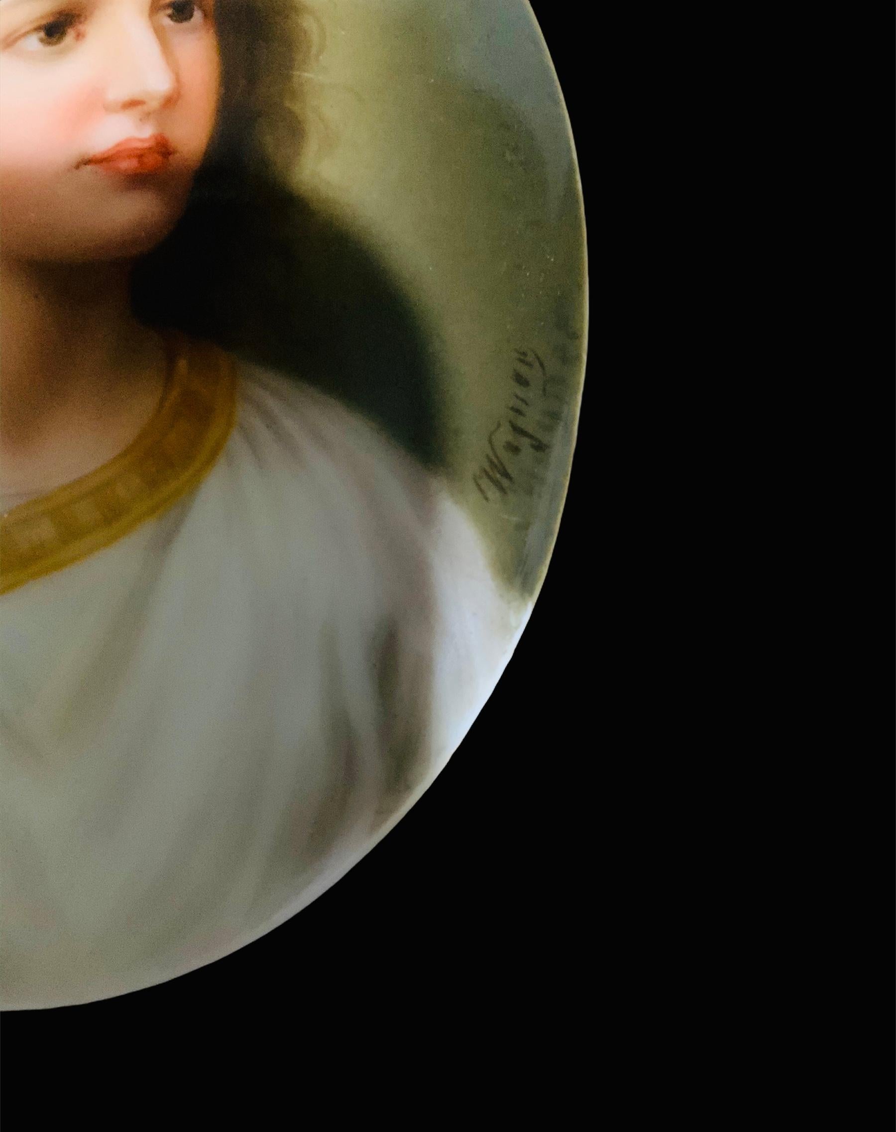 C. I. M. Hutschenreuther Placa ovalada pequeña de porcelana pintada a mano del Niño Jesús Romántico en venta