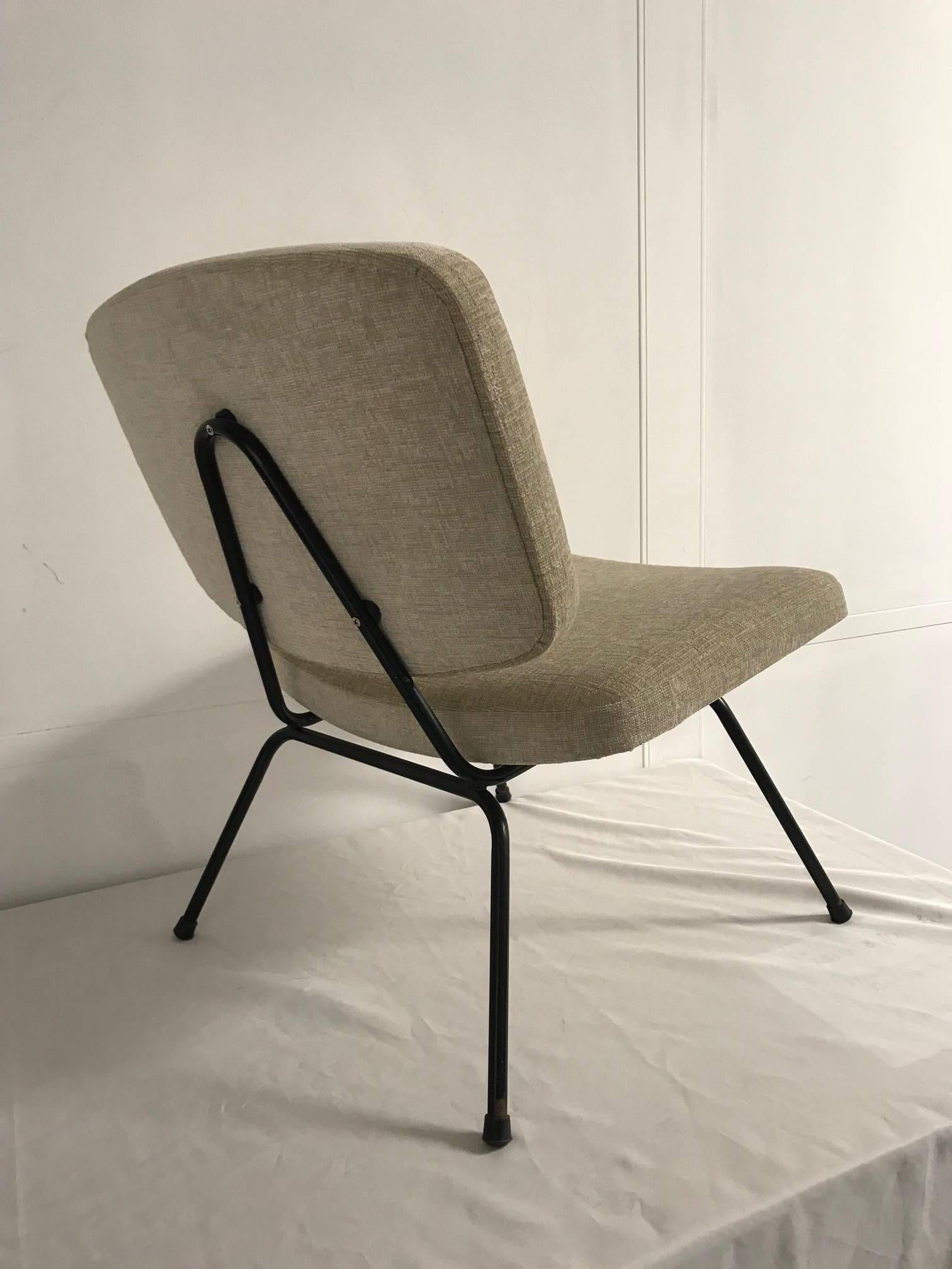 CM190 Slipper Chair by Pierre Paulin In Good Condition In Paris, FR