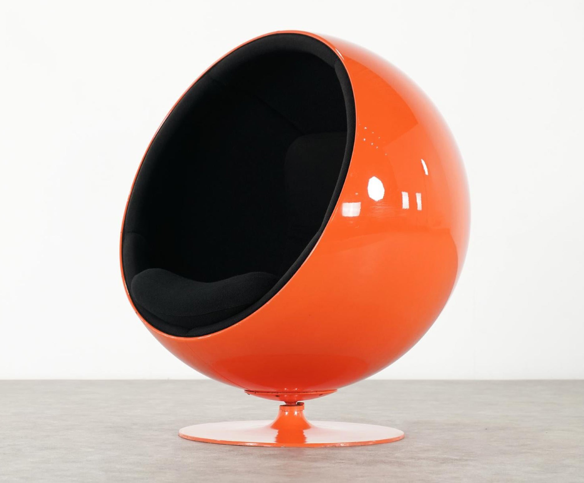 1st Edition Series Eero Aarnio Ball Chair, Asko Finland Custom Order in  Leather For Sale at 1stDibs | eero aarnio style ball chair, ball chair  aarnio, gyro chair