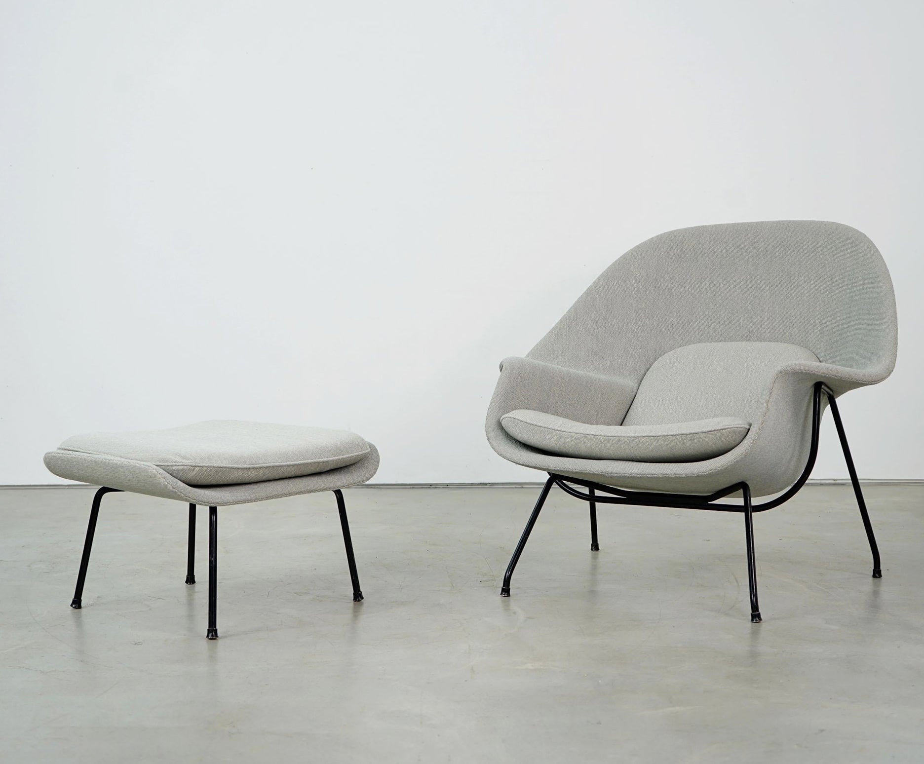 Eero Saarinen Womb Chair | 1stDibs