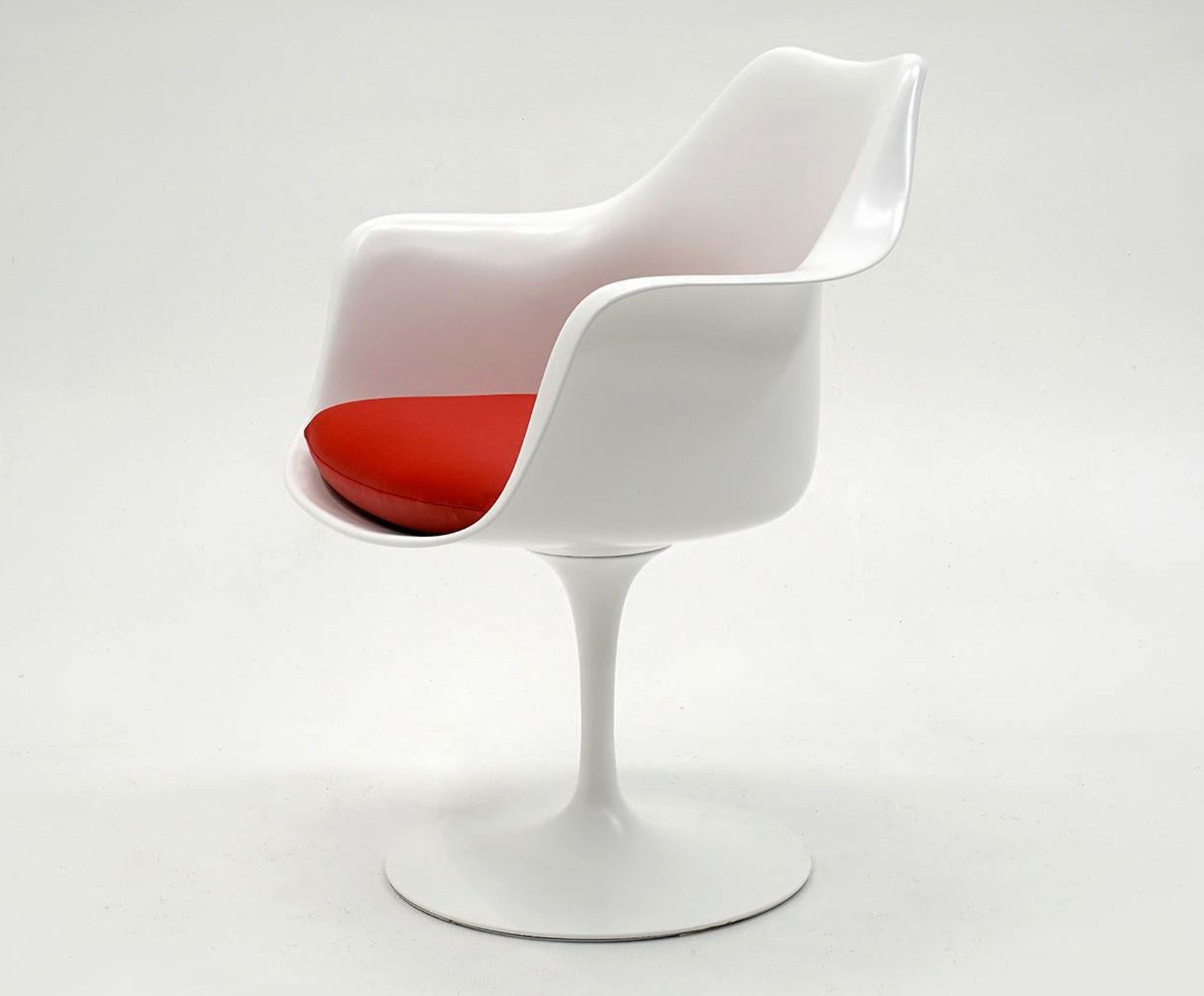 Eero Saarinen Tulip Arm Chair | 1stDibs