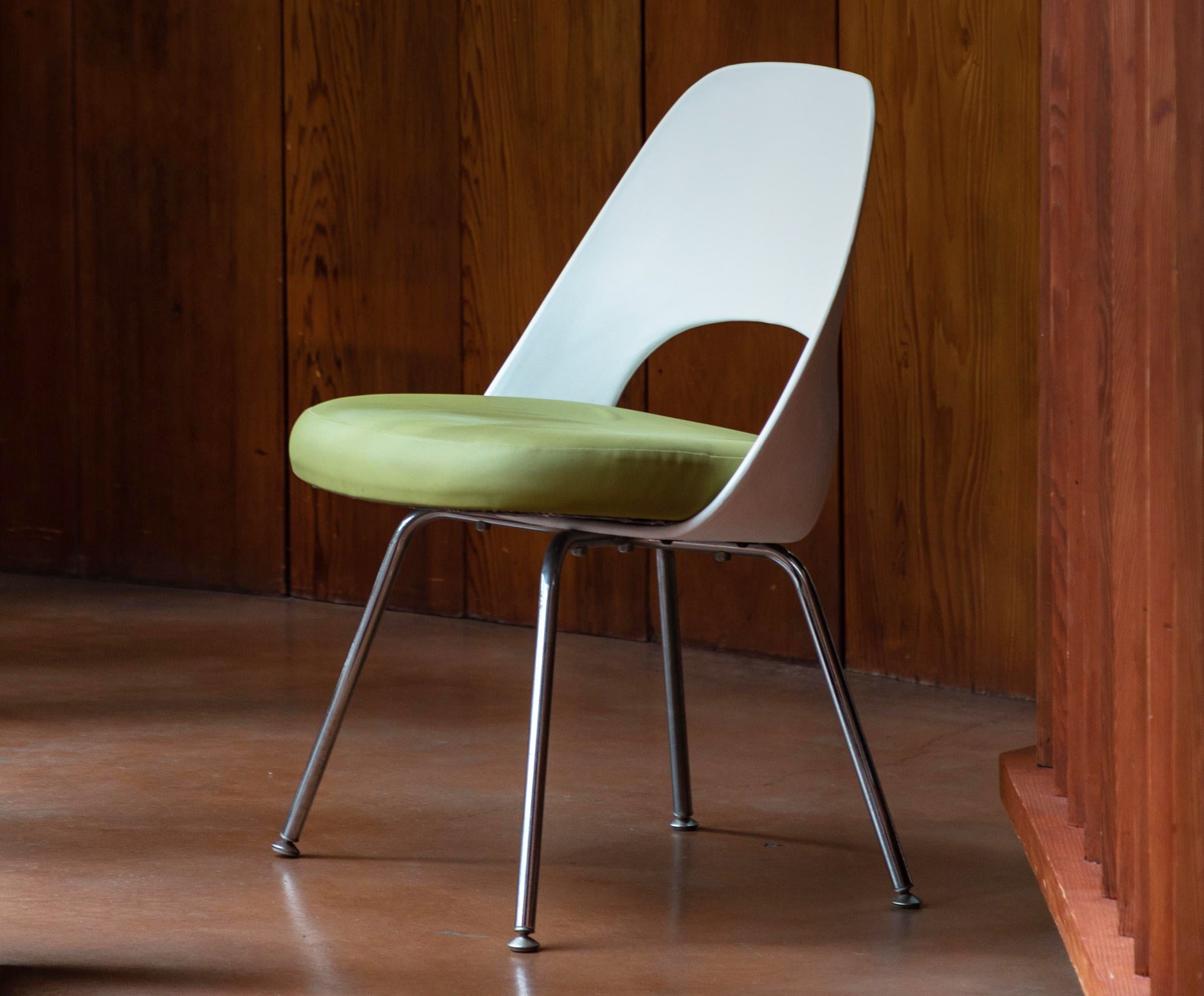 Saarinen Executive Armless Chair