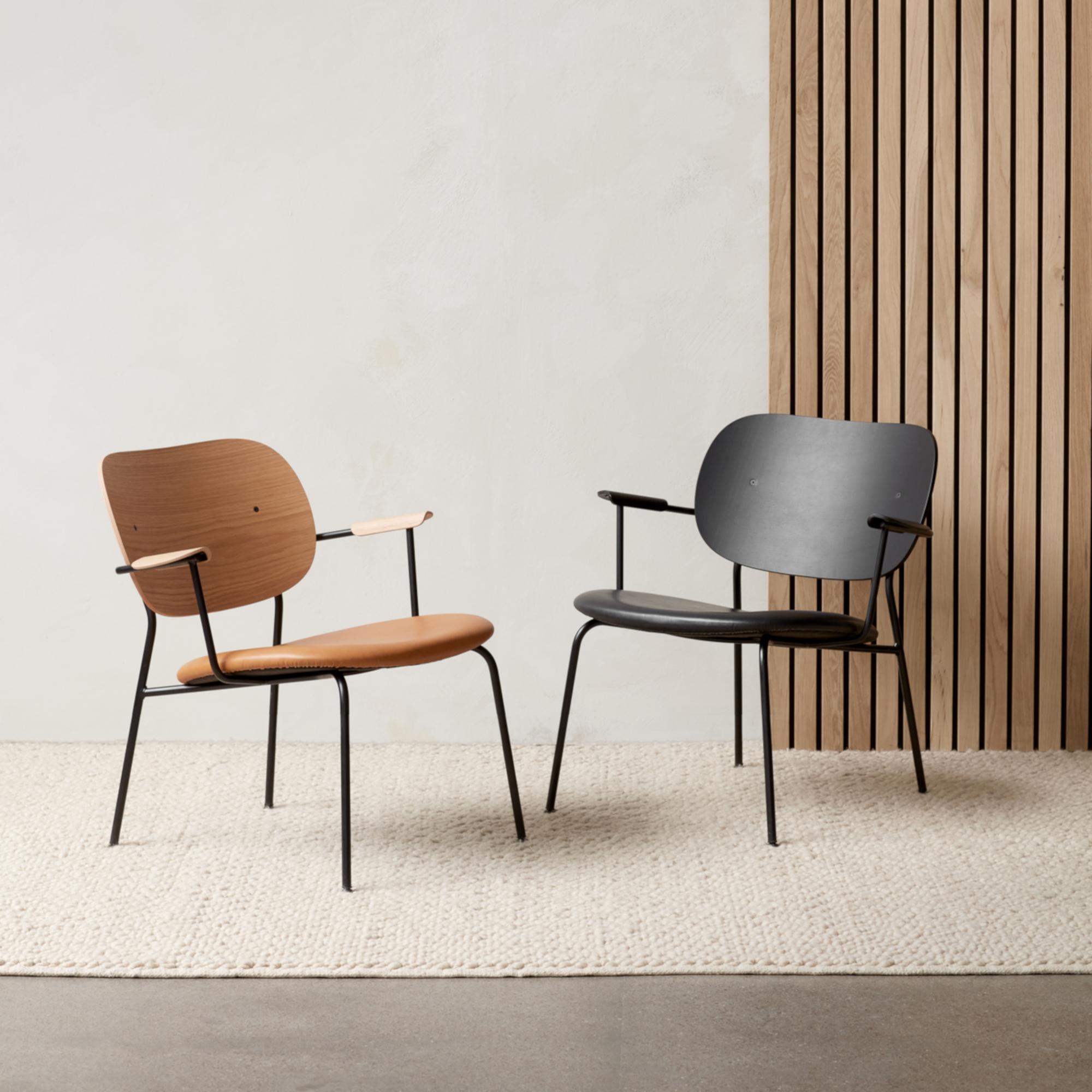 Co Chair, Lounge Chair with Natural Oak Base and Cognac Dakar Leather Seat (21. Jahrhundert und zeitgenössisch) im Angebot