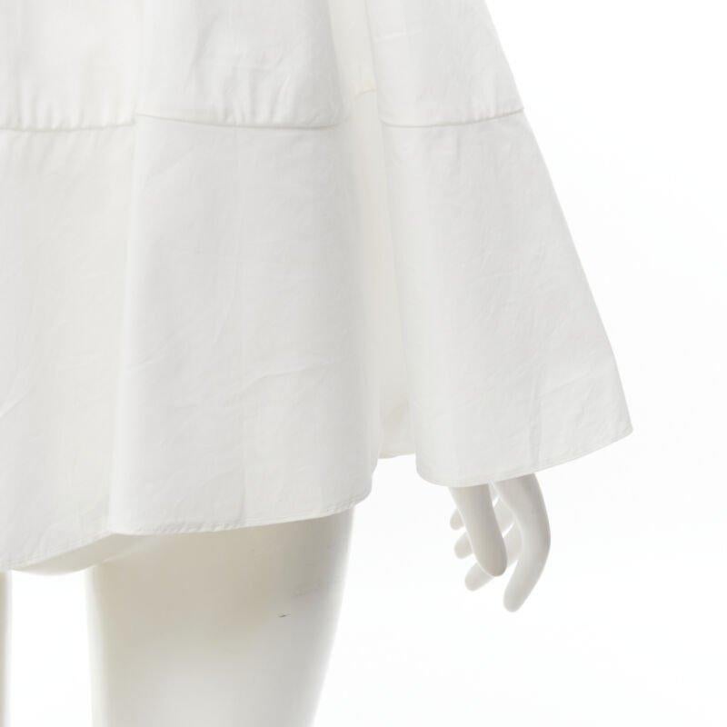 CO. COLLECTION 100% cachemire pull cropped gris top superposé évasé blanc XS en vente 4