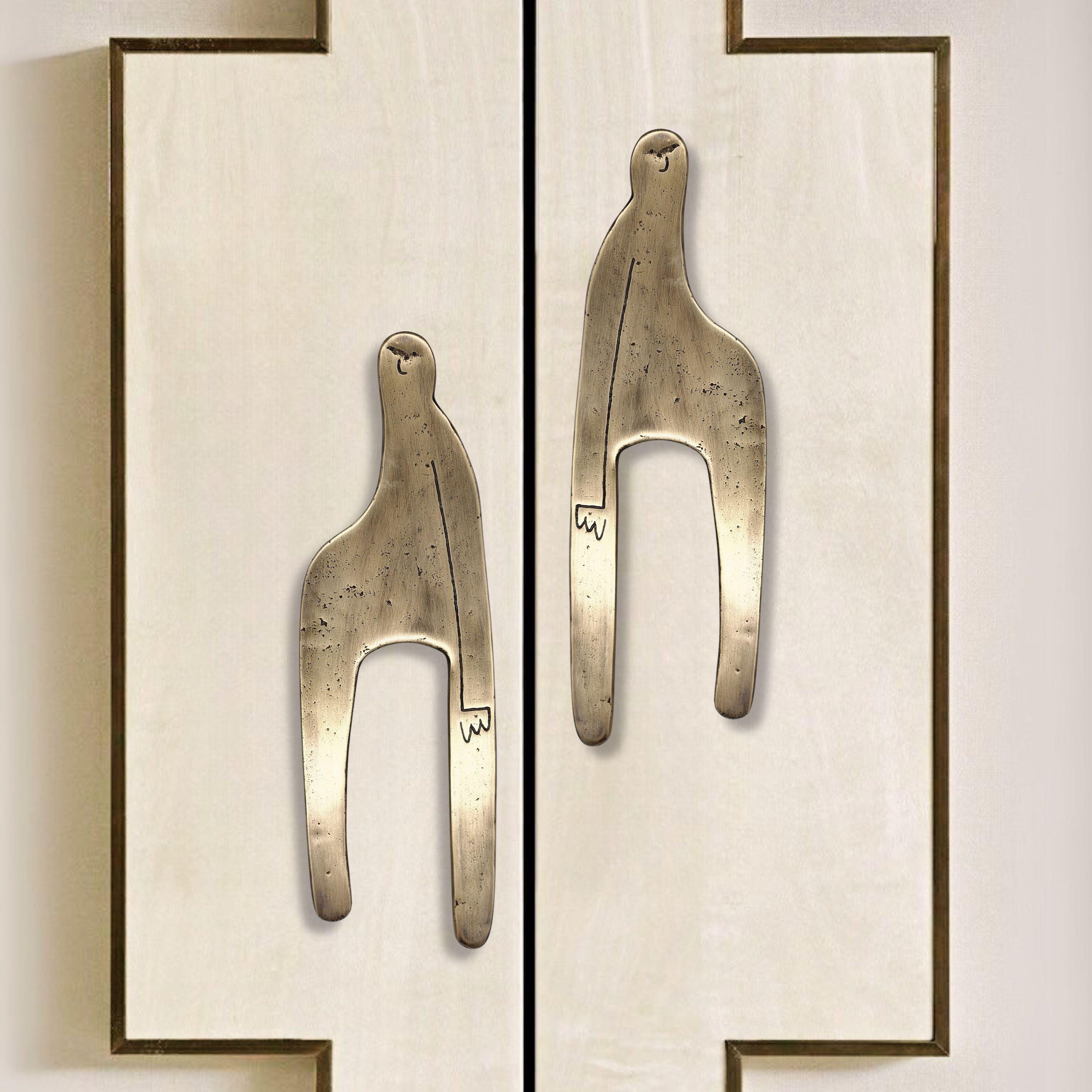 Made of solid brass, this door pull is part of a series that explores intuitive forms and spontaneous expression. Its elongated silhouette and stylized design suggest a figure in motion, rendered with simplicity and lightness.

Each piece is cast,