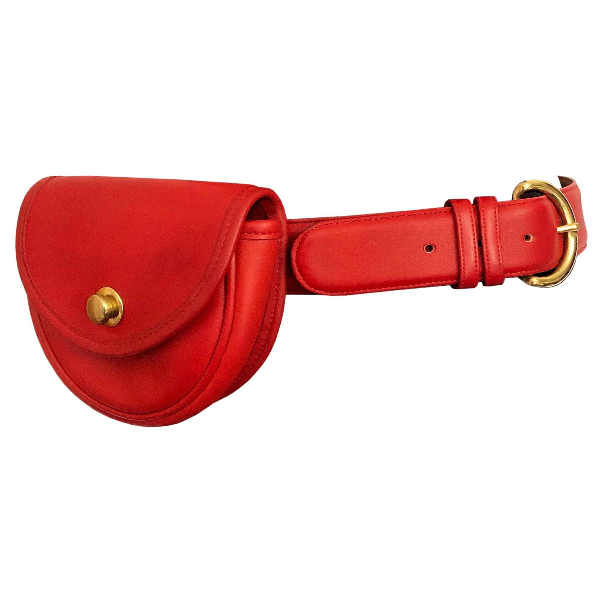 Coach - 1980er Jahre Vintage - Tasche + Gürteltasche Set - Rotes Leder - getragenes Zwei-Ways  im Angebot